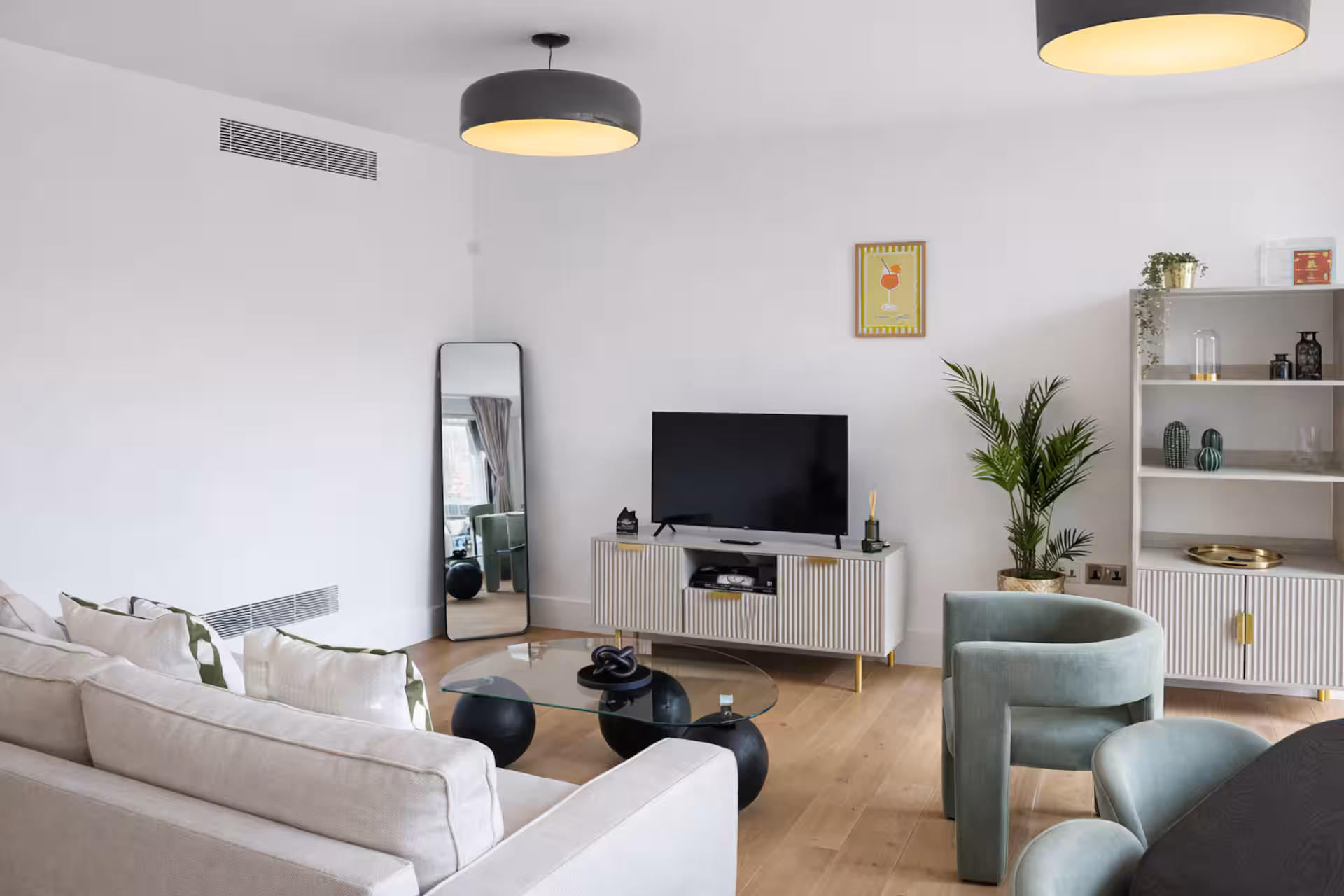 House Frith Soho: Chic 1-Bedroom Luxury Apartment with Balcony, Soho London