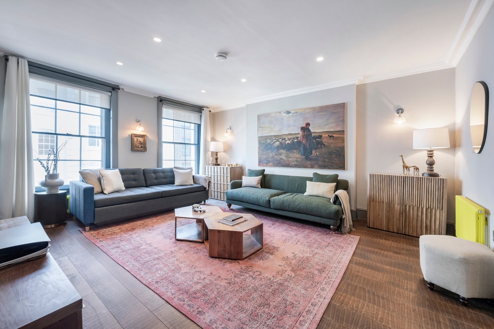 House Frith Street: Chic 2-Bedroom Apartment with Soho Vibes, West End