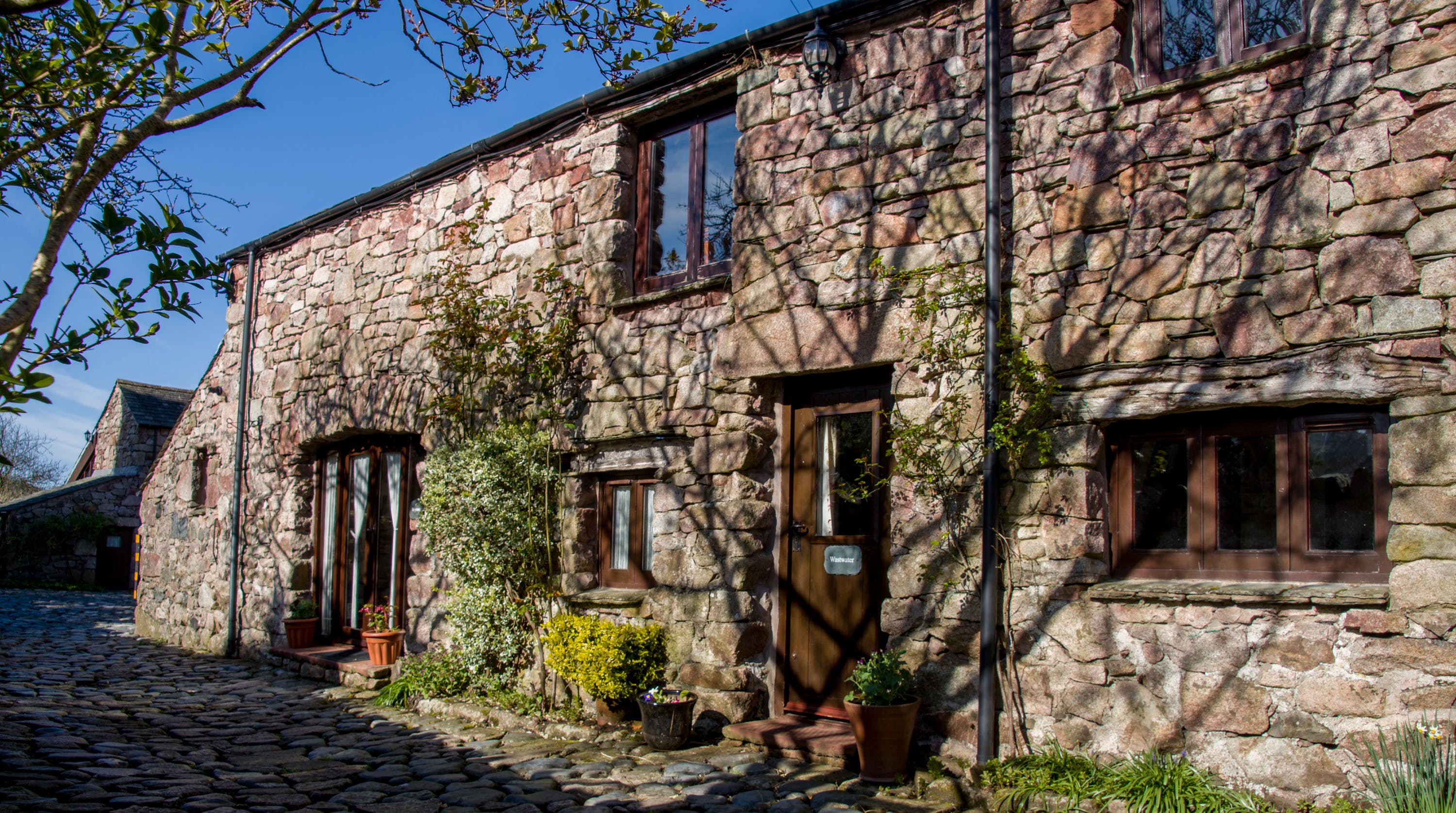 House Ghyll Eskdale: Charming 4-Bedroom Cottage with BBQ and Lake Views, Lake District