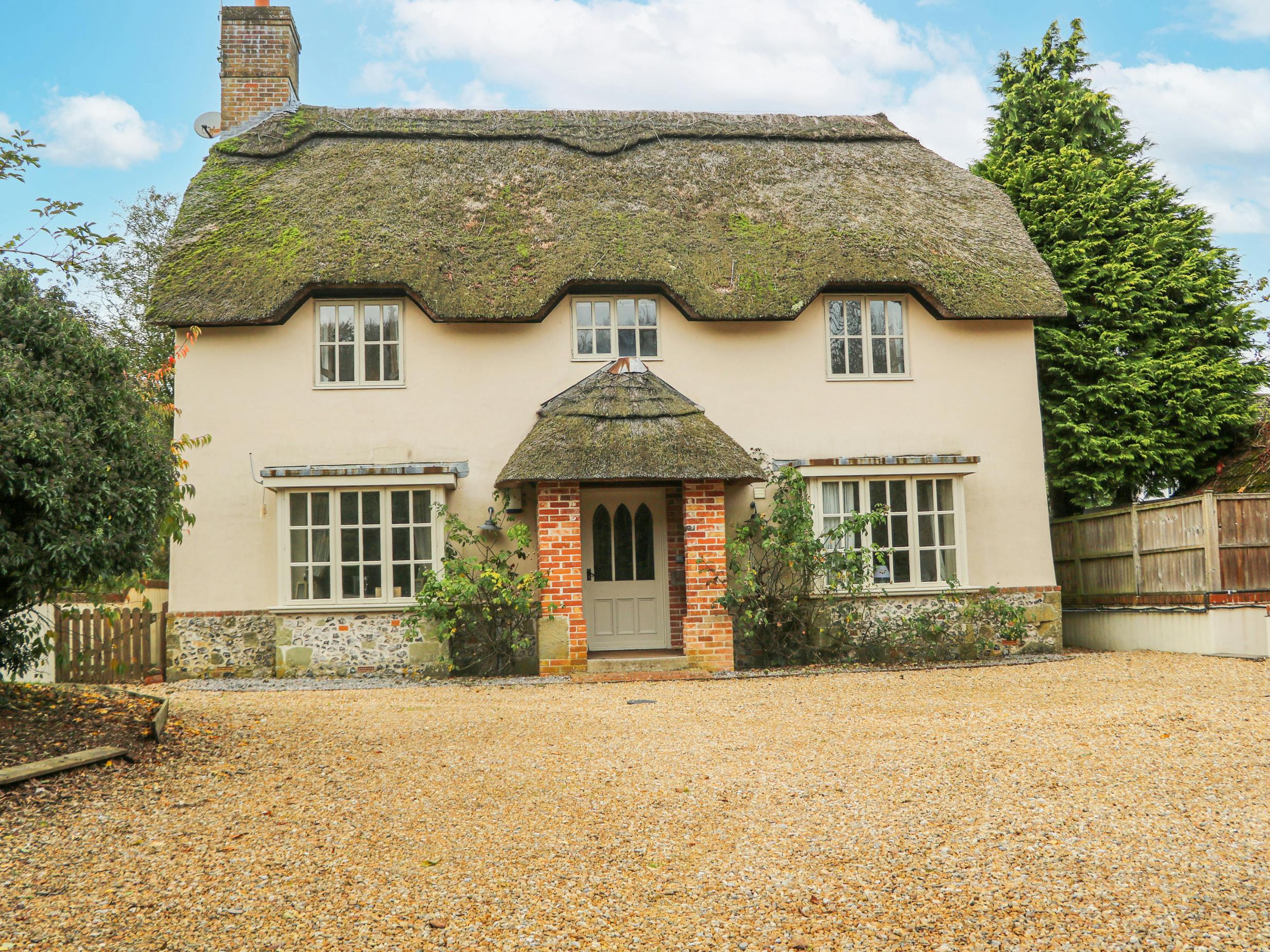 House Handley Cranborne: Spacious 8-Bedroom House with Large Garden, Cranborne Chase