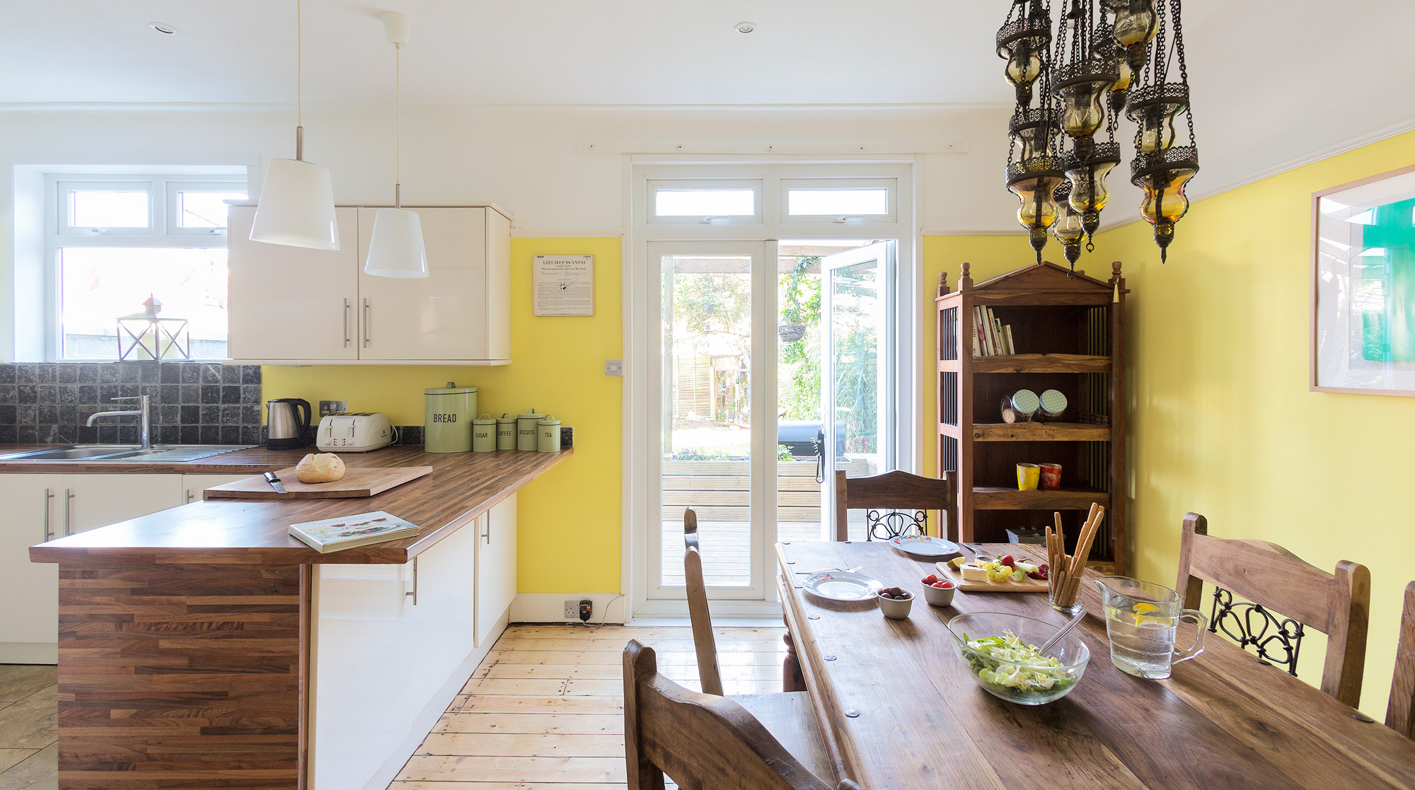 House Hornsey WoodGreen: Spacious 4-Bedroom Townhouse with Air-Con, Wood Green