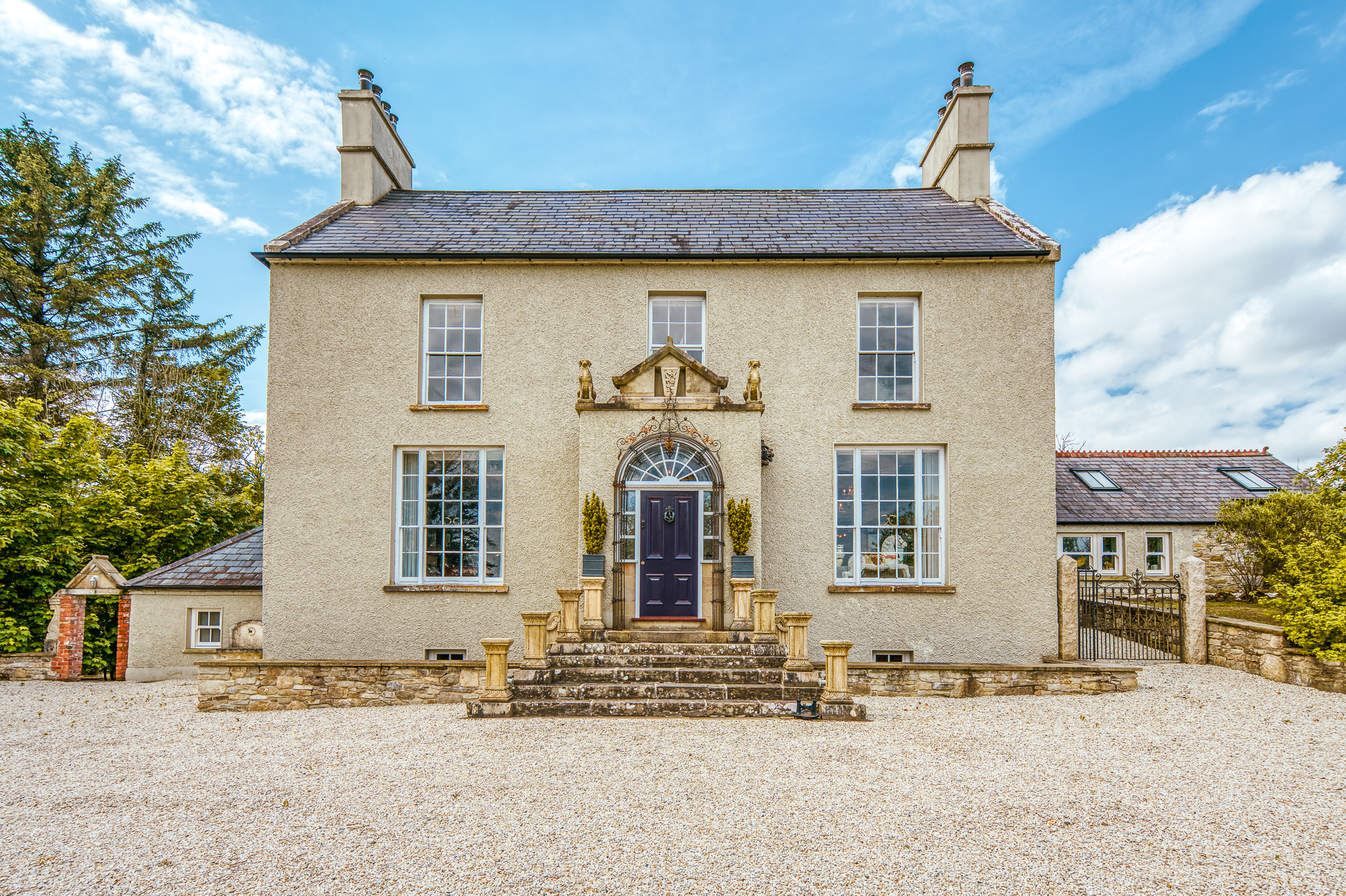 House Inver Donegal: 7-Bedroom Luxury Apartment with Seaview, County Donegal