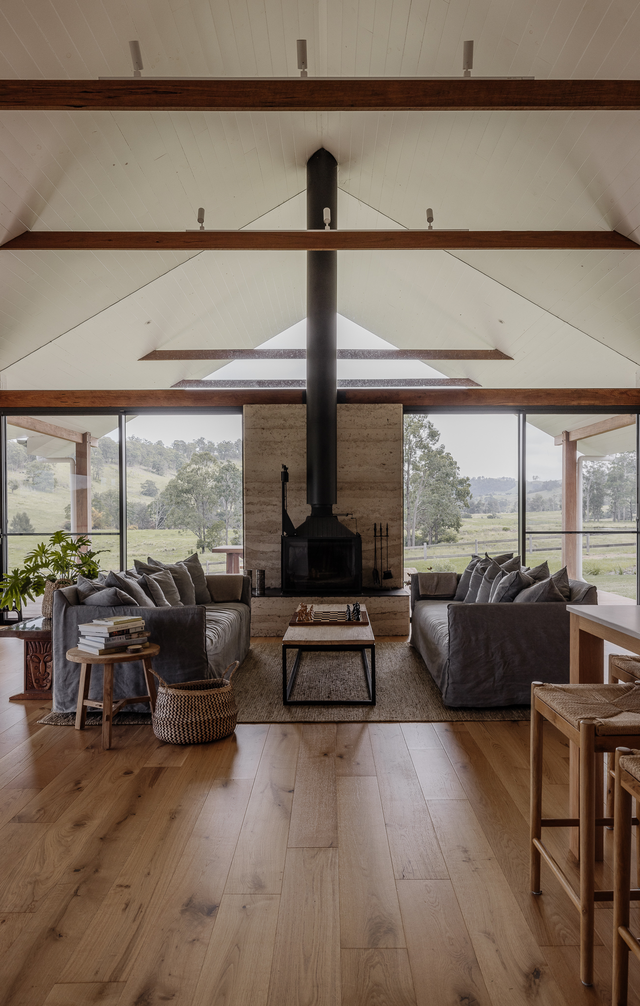 House Ironbark Hunter: 3-Bedroom Luxury Villa with Countryside Views, New South Wales