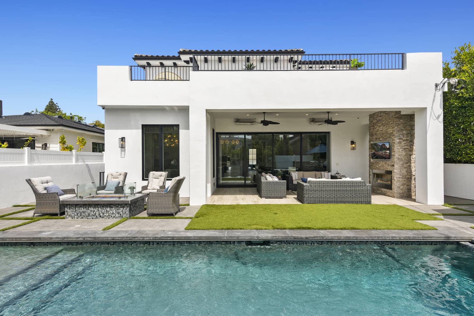 House Jacaranda CenturyCity: Luxury 5-Bedroom Apartment with Pool and Hot Tub, Century City