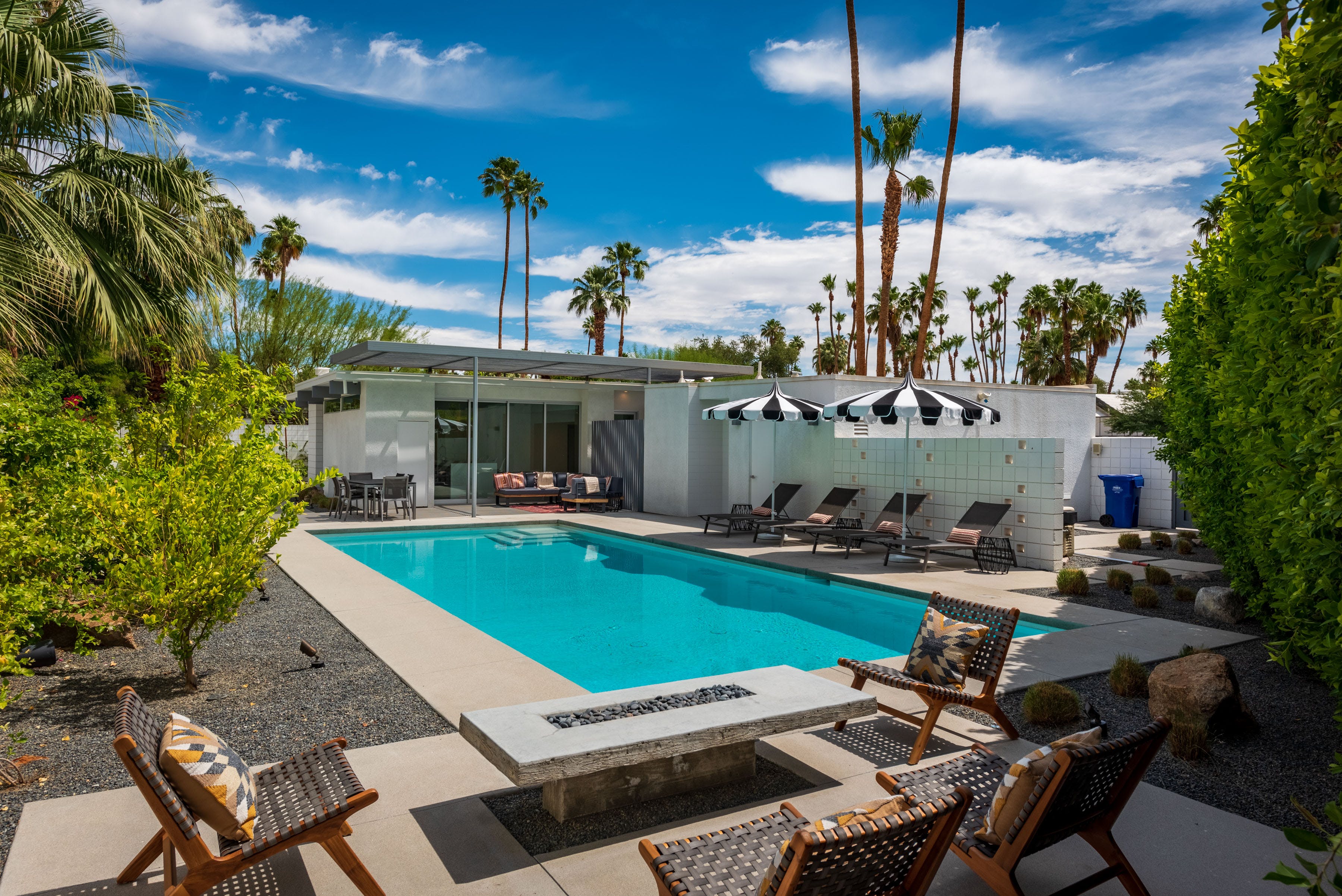 House Jacinto Cathedral Cathedral City: Luxury 3-Bedroom Villa with Hot Tub and Pool, Cathedral City
