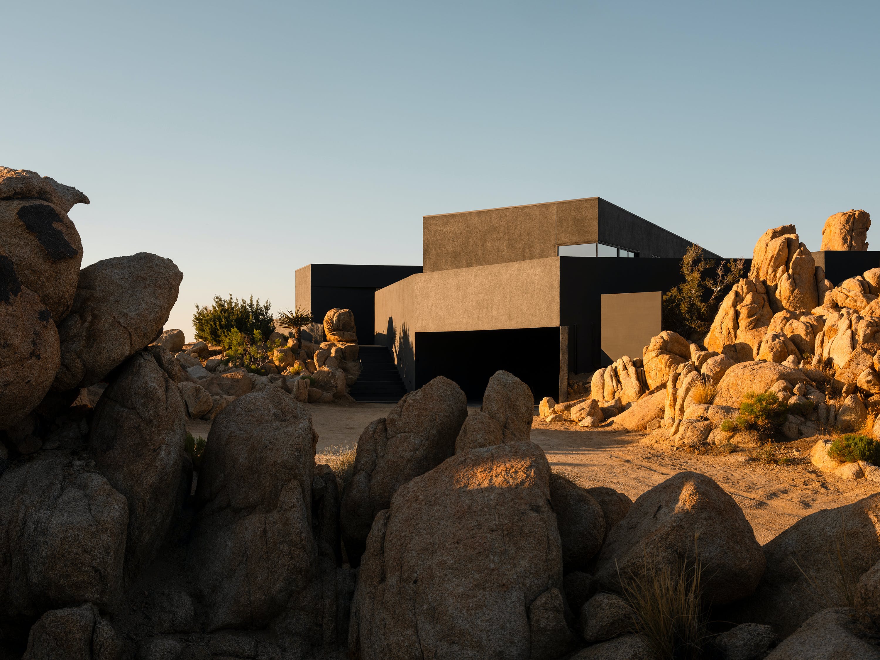 House Joshuatree Yucca: Luxury 2-Bedroom House with Solar-Heated Pool, Joshua Tree