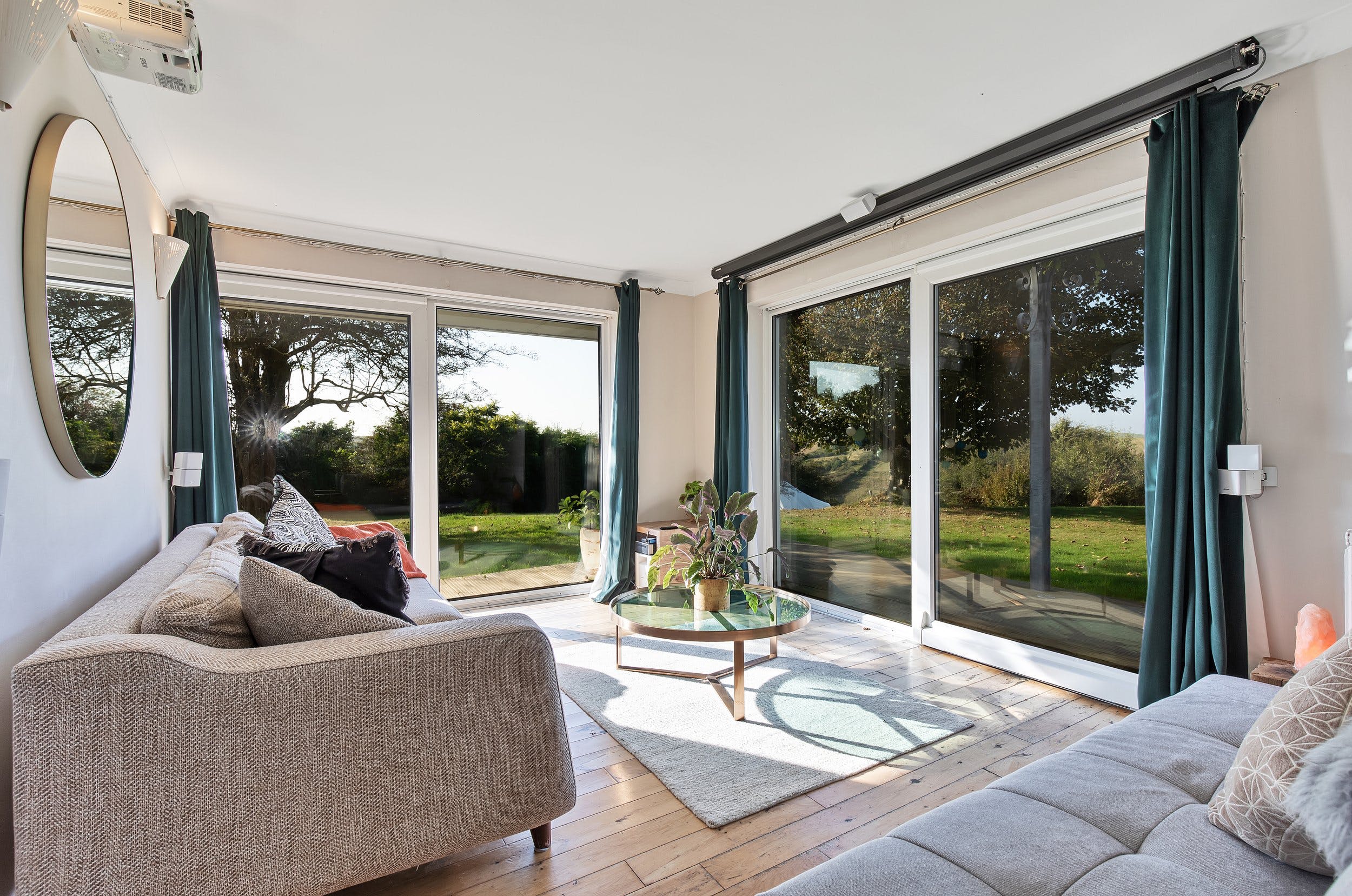 House Kemptown Brighton Brighton: Lavish 9-Bedroom Apartment with Seaview and Hot Tub, Brighton