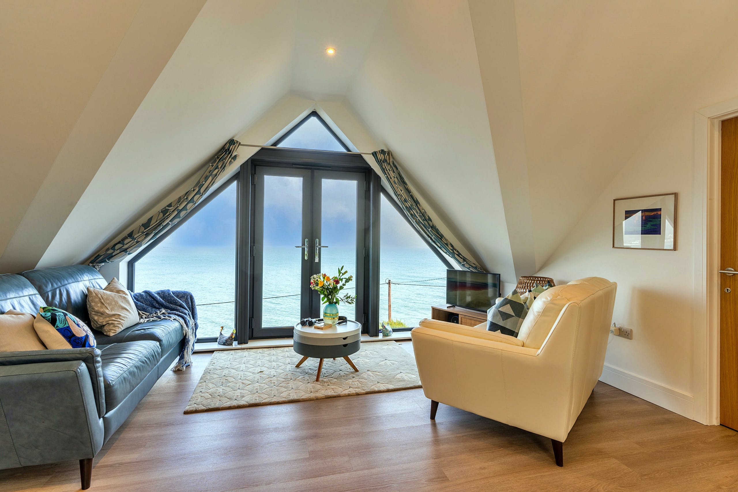 House Kemyel Mousehole: 4-Bedroom Apartment with Seaviews, Mousehole