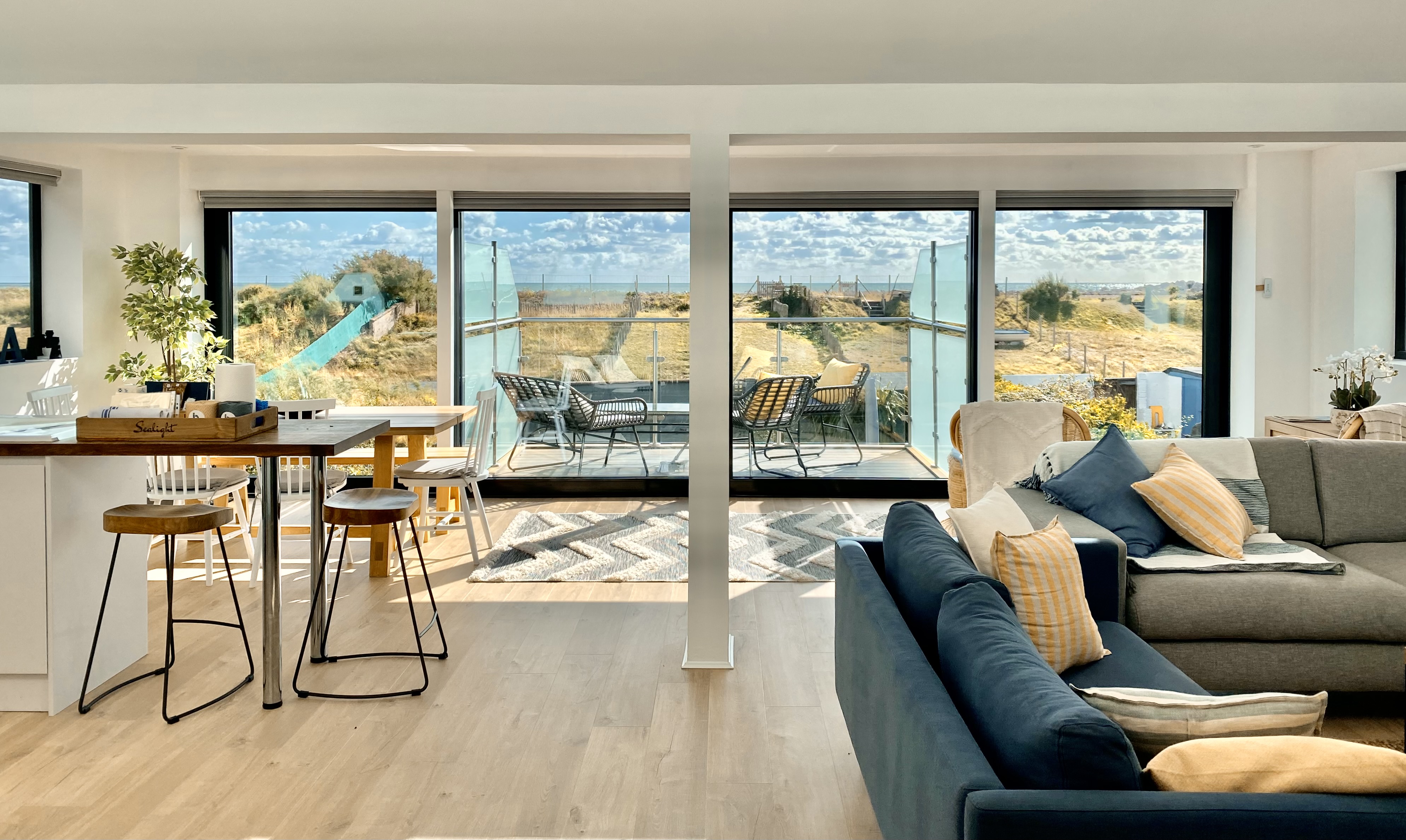 House Kingley Chichester Chichester 4: Chic 4-Bedroom Apartment with Hot Tub and Seaview, Chichester