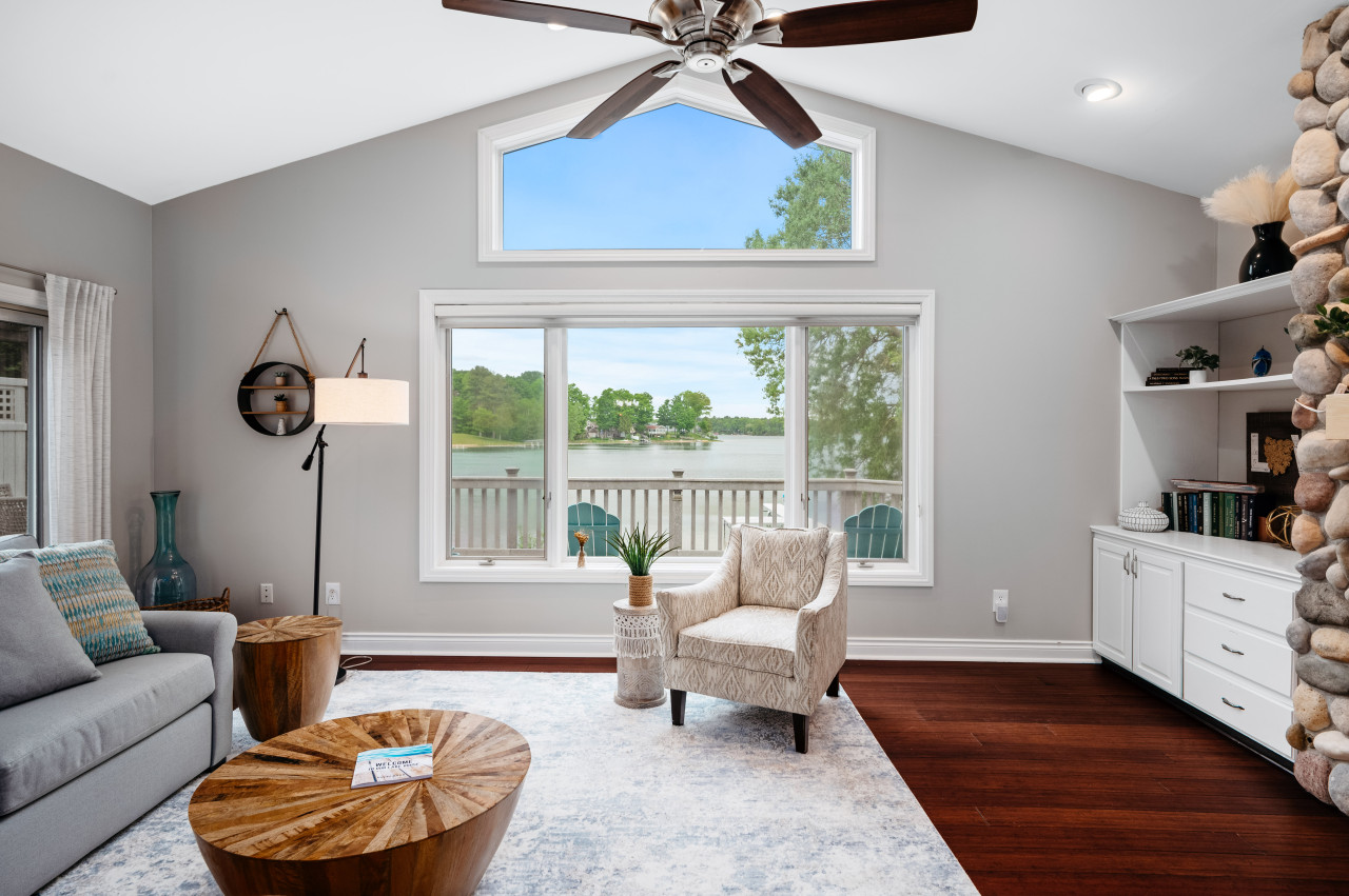 House Kitchi Traverse: Spacious 5-Bedroom House with Hot Tub and Lake Access, Traverse City