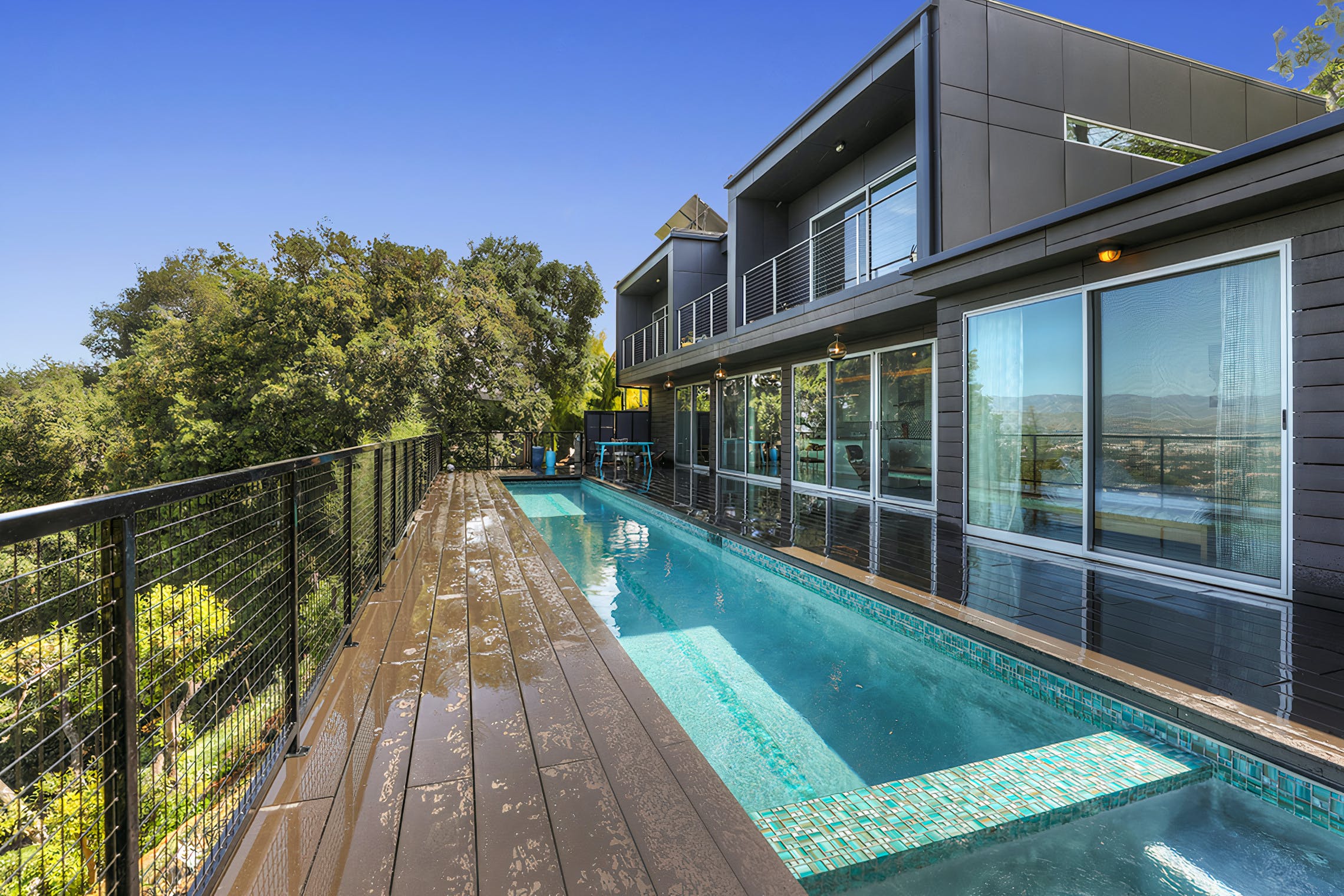 House Laurelwood StudioCity: Elegant 3-Bedroom Apartment with Pool and Hot Tub, Studio City