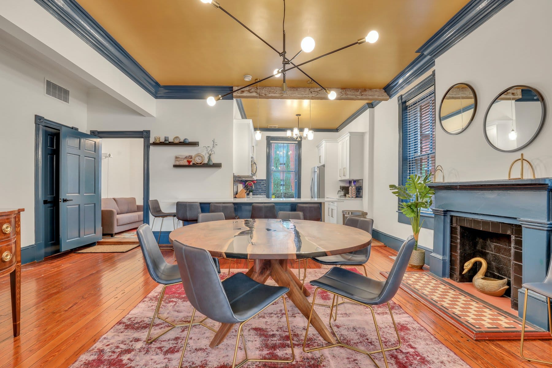 House Live Oak Savannah: Luxury 4-Bedroom Apartment with Family-Friendly Features, Savannah