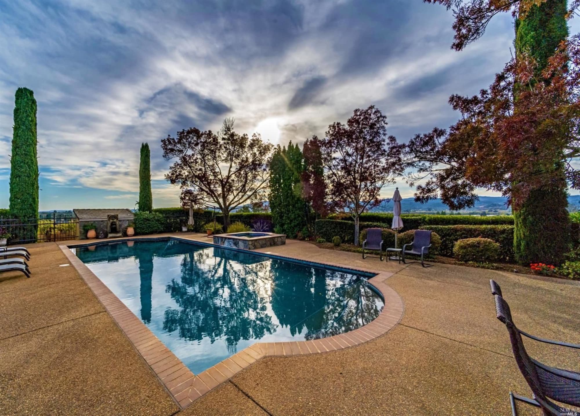 House Madrone Sonoma Sonoma Valley 4: Luxury 4-Bedroom Apartment with Pool and Hot Tub, Sonoma Valley