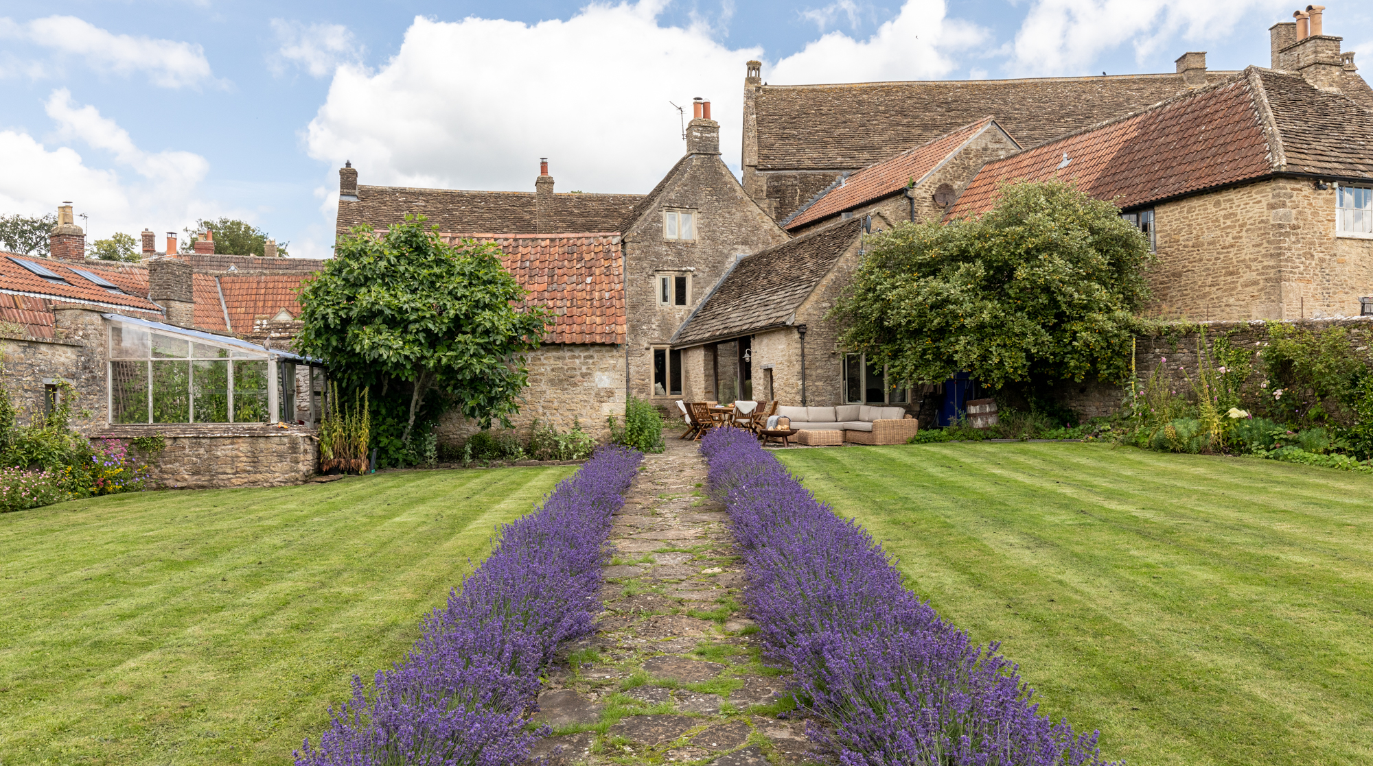 House Malthouse Bath: Luxury 7-Bedroom Apartment with Tennis Court, Bath