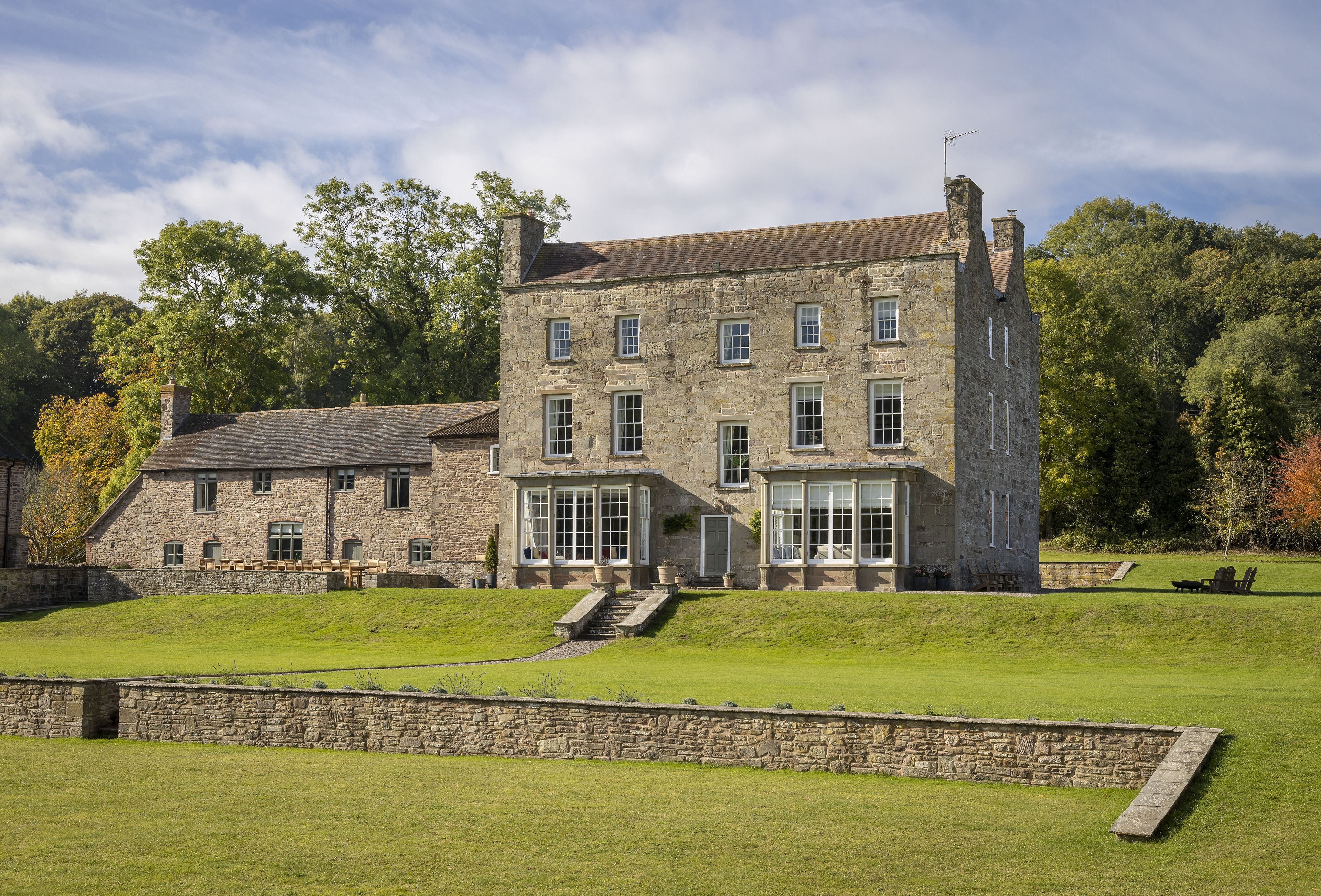 House Malvern Herefordshire: Expansive 10-Bedroom House Perfect for Large Gatherings, Worcestershire