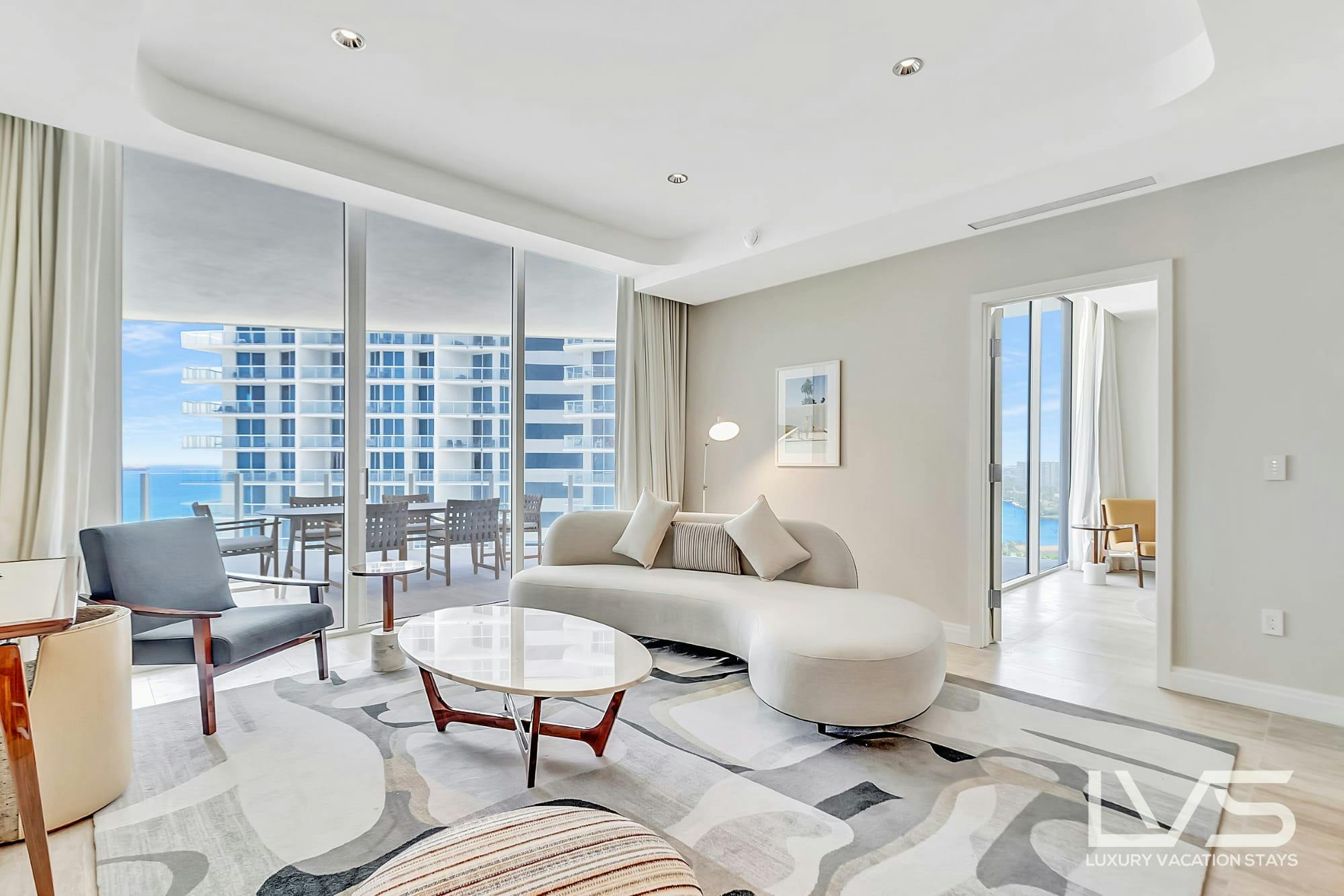 House Mangrove Isles Las Olas Isles 3: Luxury 2-Bedroom Apartment with Ocean Views, Las Olas Isles
