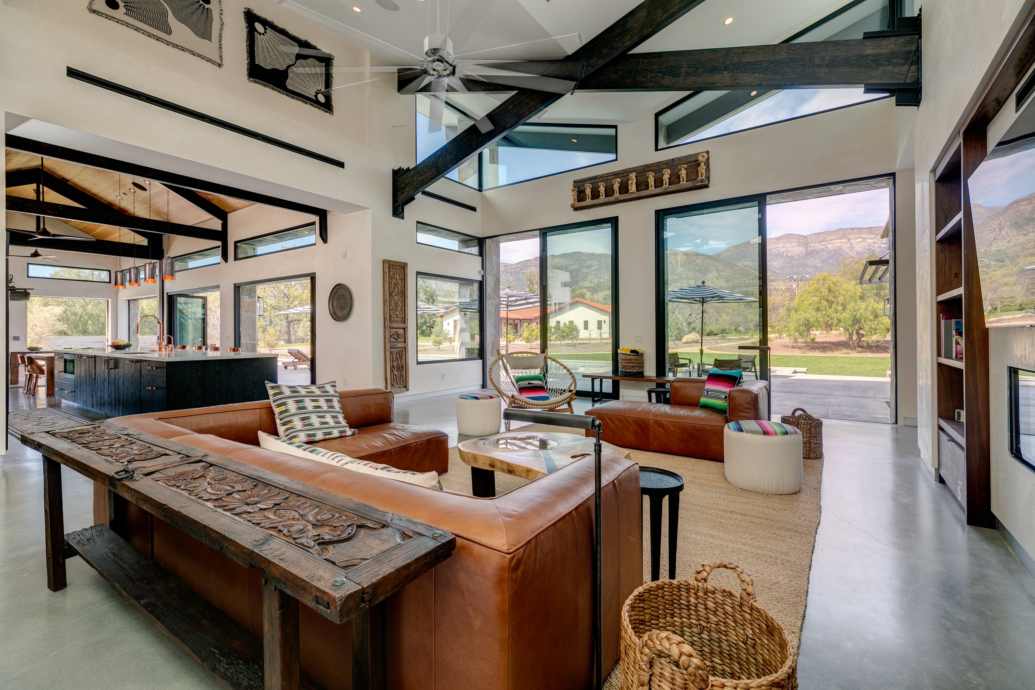 House Matilija Ojai: Luxury 8-Bedroom Villa with Pool and Hot Tub, Ojai