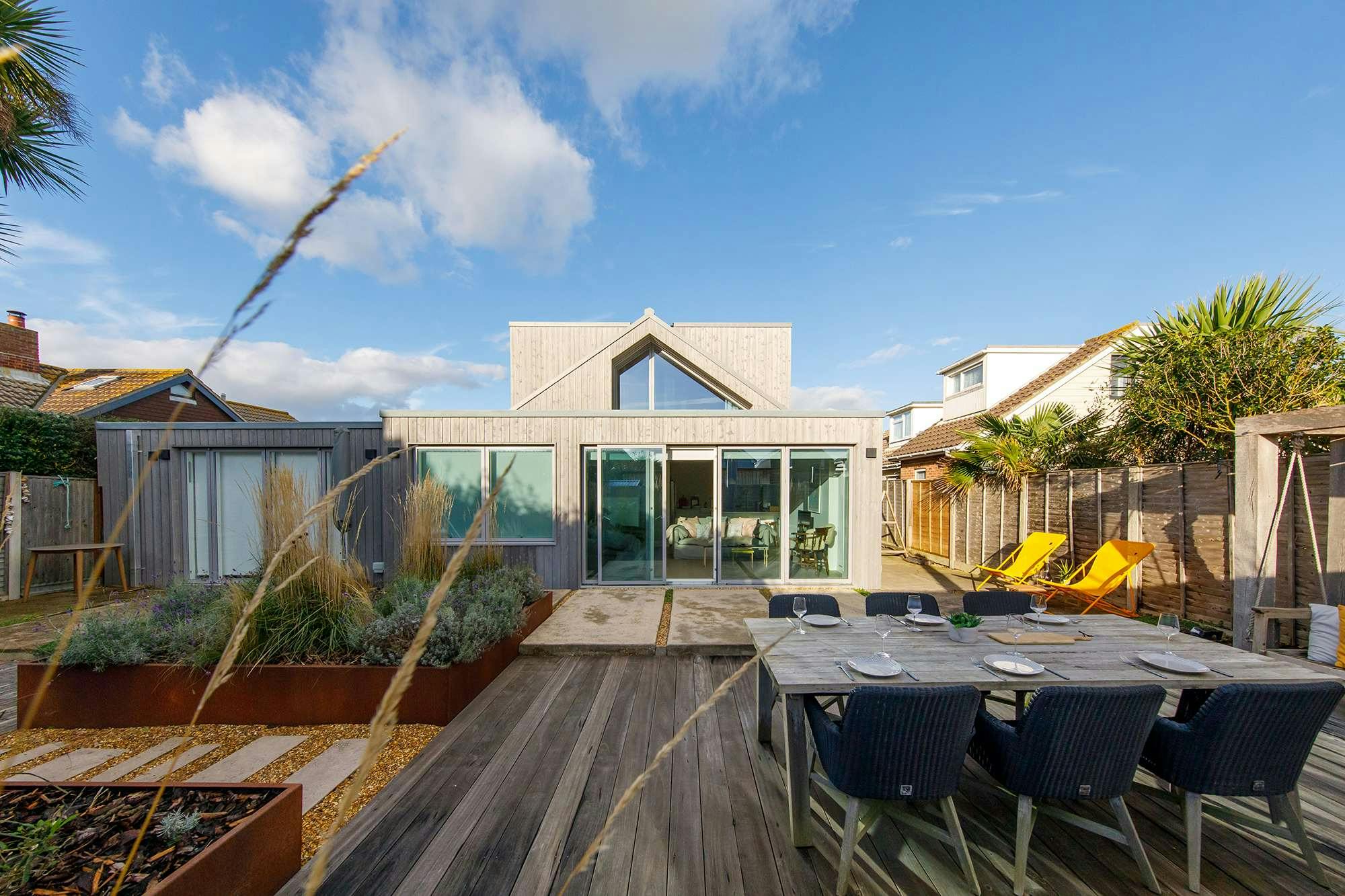 House Medmerry West Wittering: Luxury 4-Bedroom House with Sea Views and BBQ, West Sussex