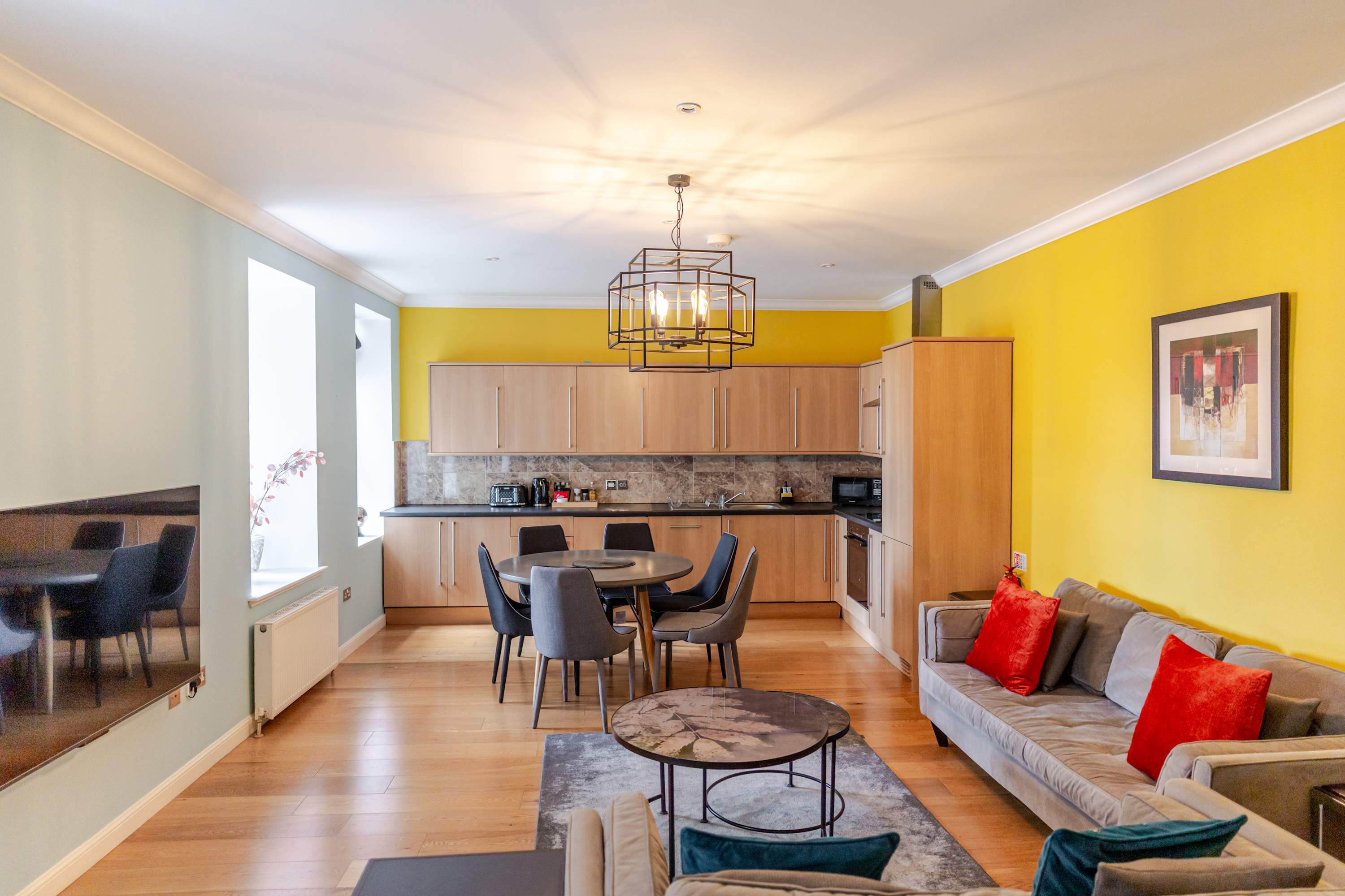 House Mercat Edinburgh: 3-Bedroom Luxury Apartment Ideal for Families, Old Town Edinburgh
