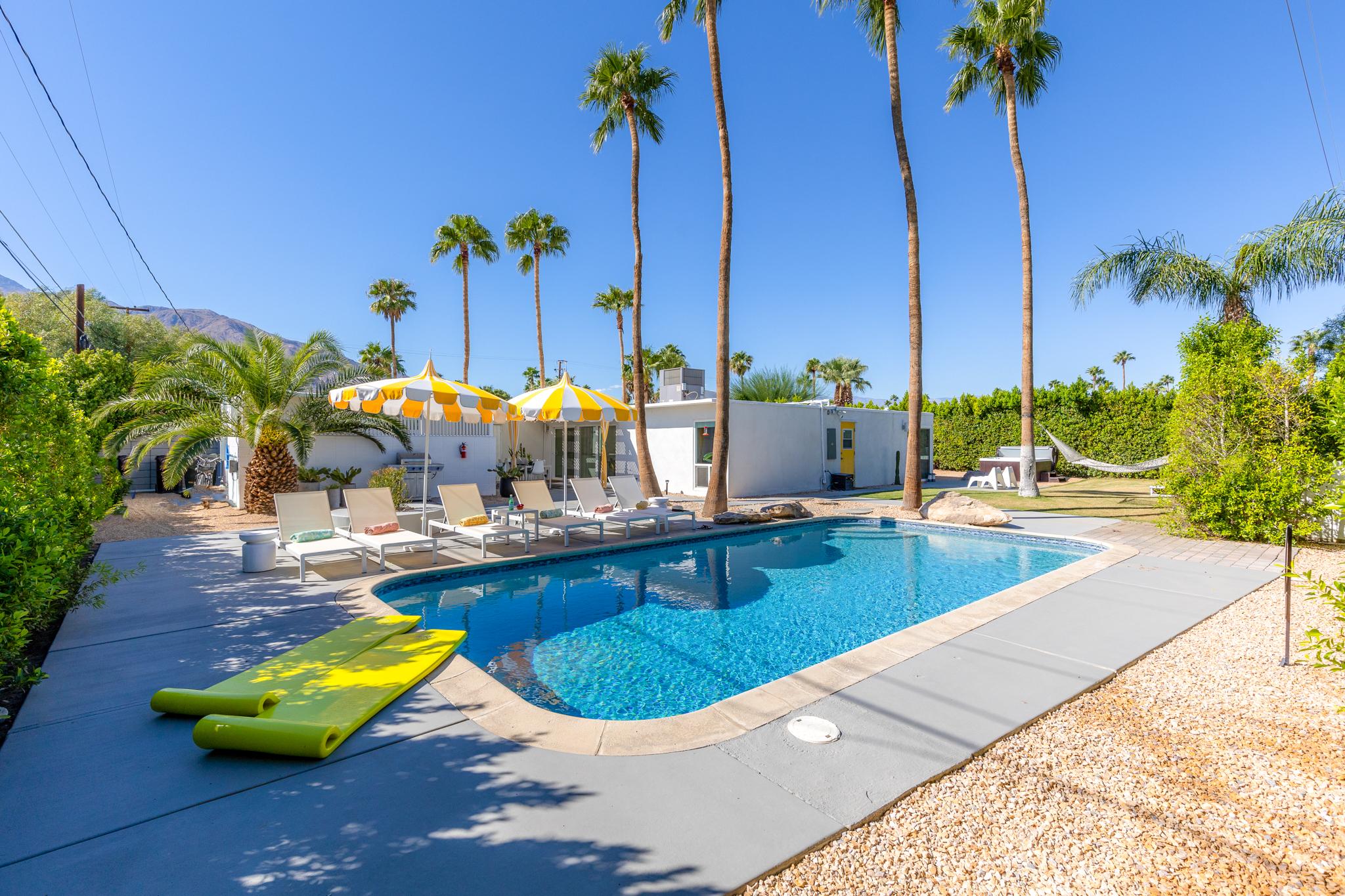 House Mesquite Cathedral Cathedral City: Luxury 3-Bedroom Apartment with Private Pool, Palm Springs