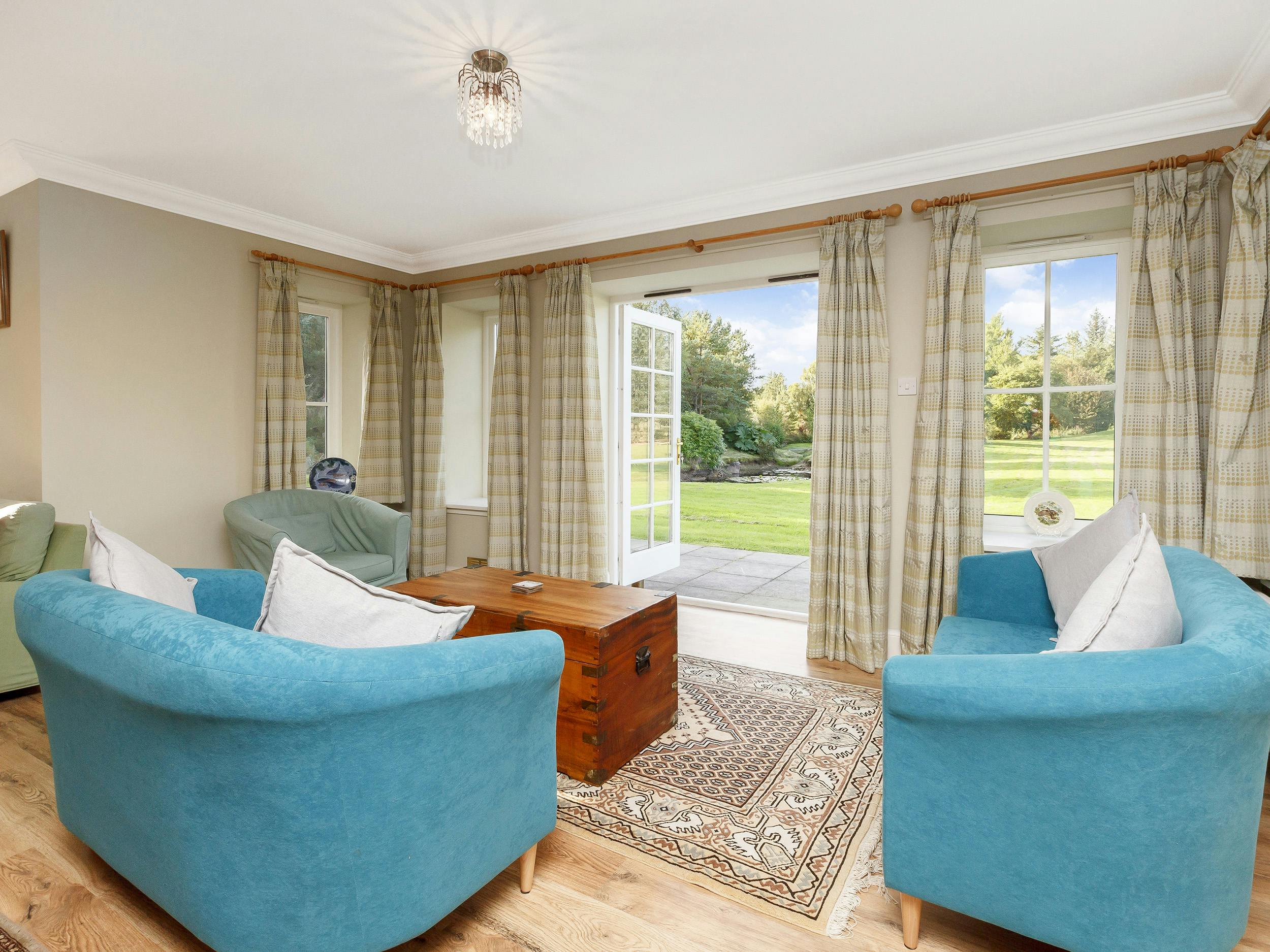 House Munro Rossshire: Spacious 5-Bedroom Apartment with Hot Tub and Seaview, Ross and Cromarty