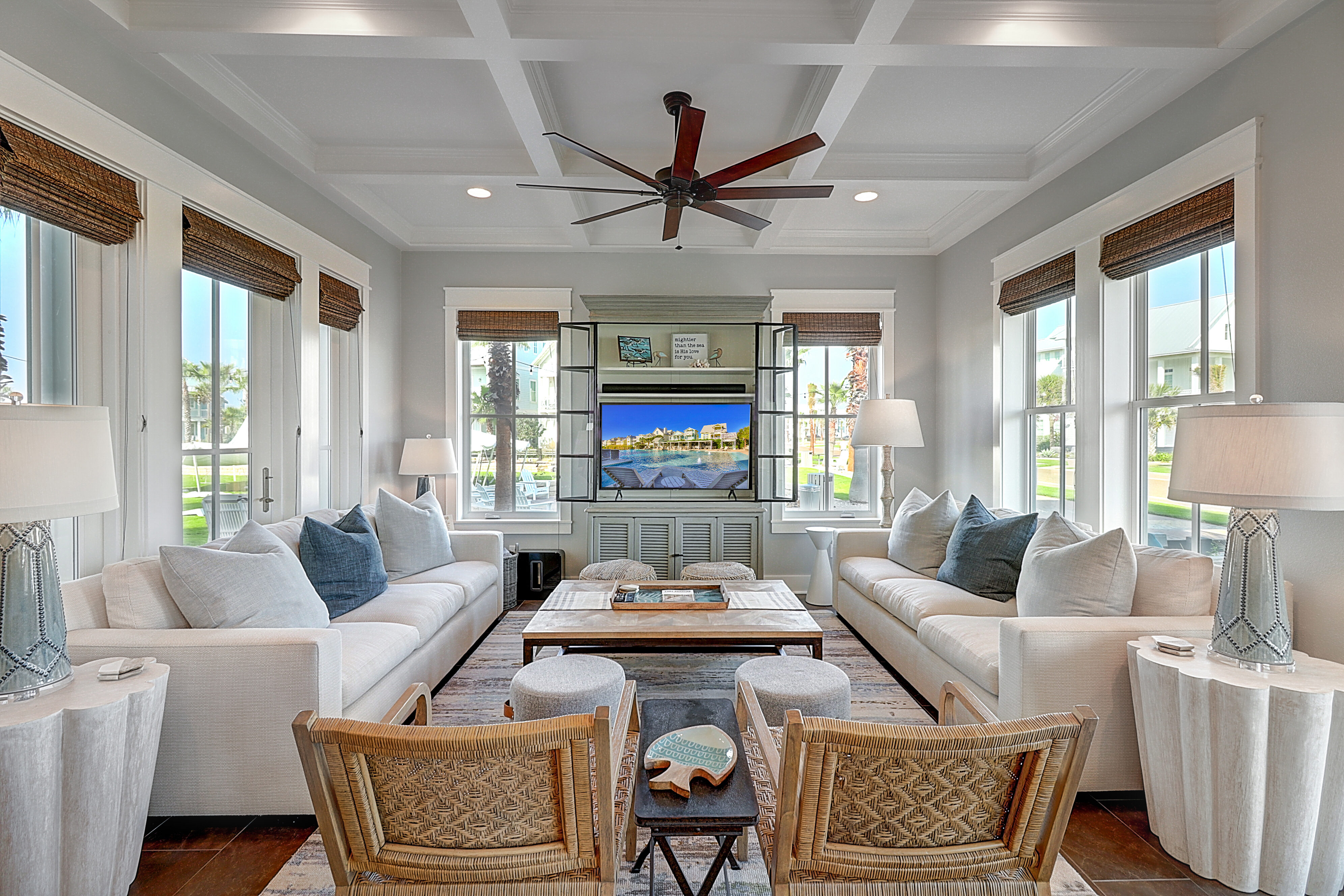 House Mustangs Nueces: Luxury 5-Bedroom Villa with Stunning Seaviews, Nueces County