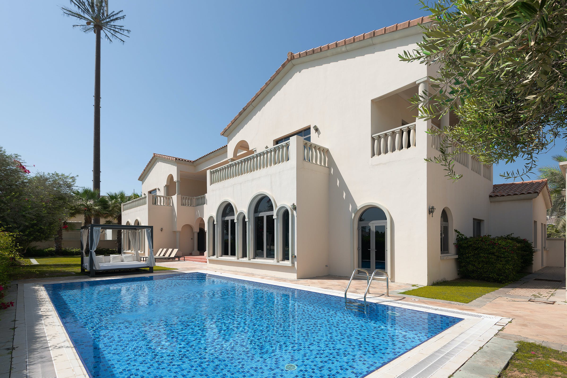 House Nakheel Jumeirah: Spacious 6-Bedroom Apartment with Private Beach Access, Dubai