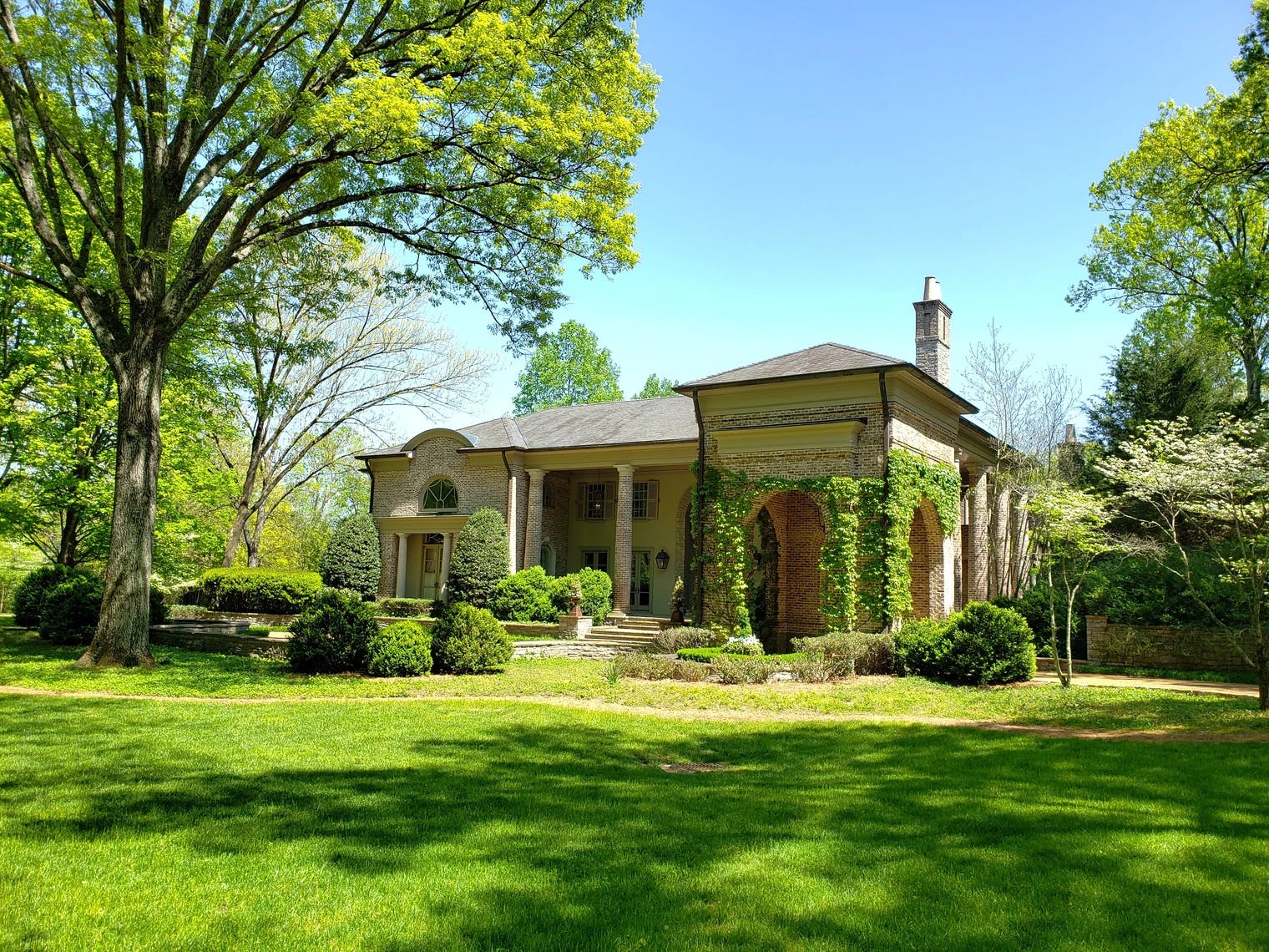 House Natchez Belle Meade: Luxury 6-Bedroom Apartment with Private Pool, Belle Meade