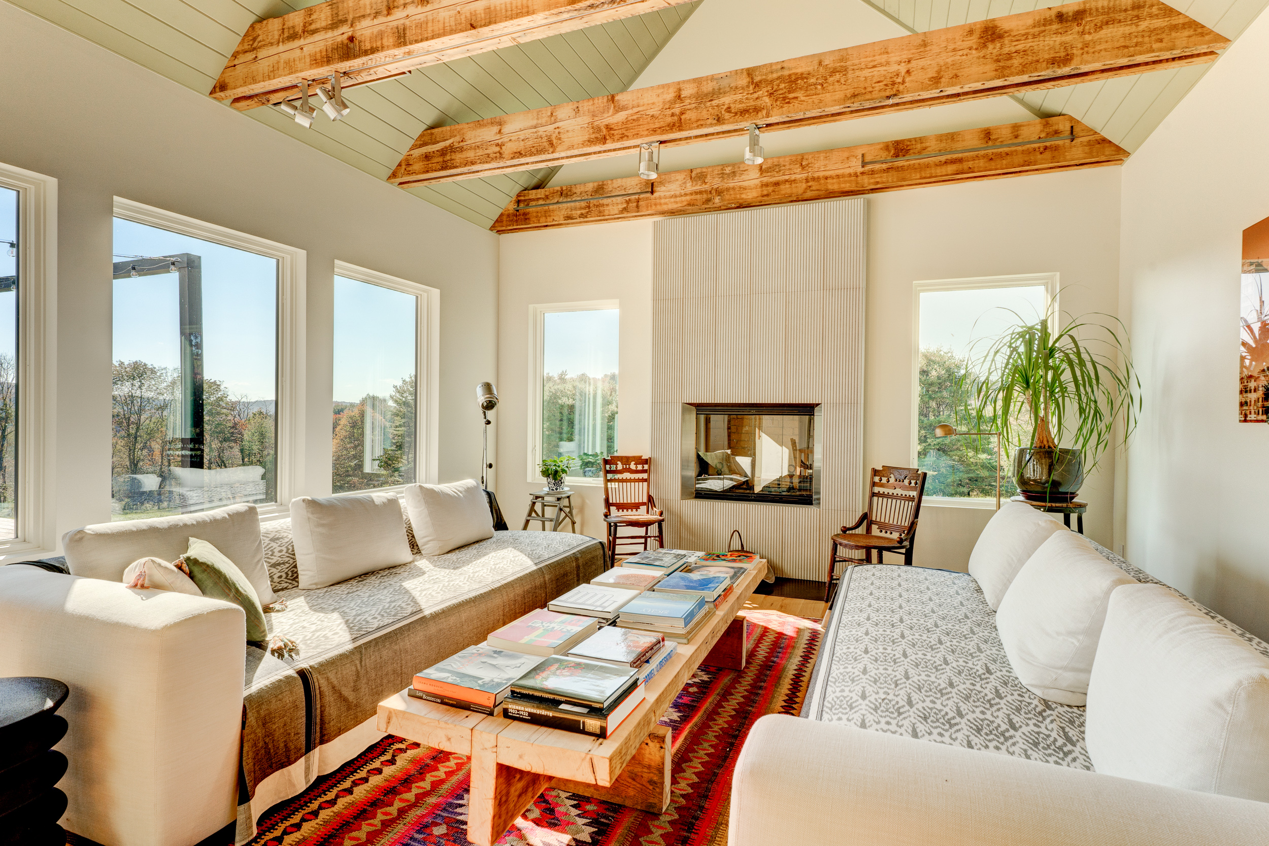 House Neversink Sullivan: Ski Chalet Rental with 5 Bedrooms and Lake Views, Hudson Valley