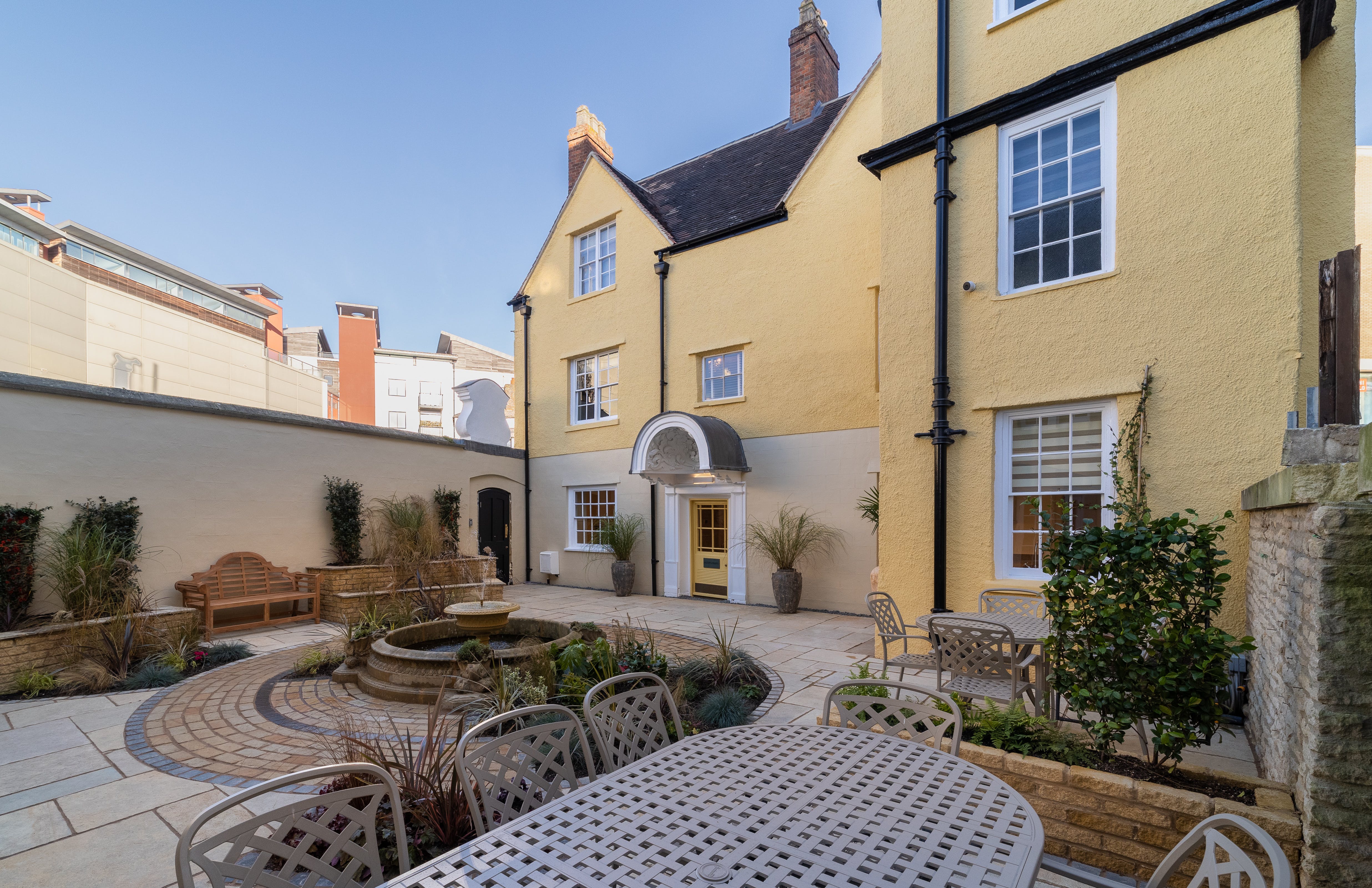 House Oxonia Oxford: Elegant 2-Bedroom Luxury Apartment with Central Location, Oxford