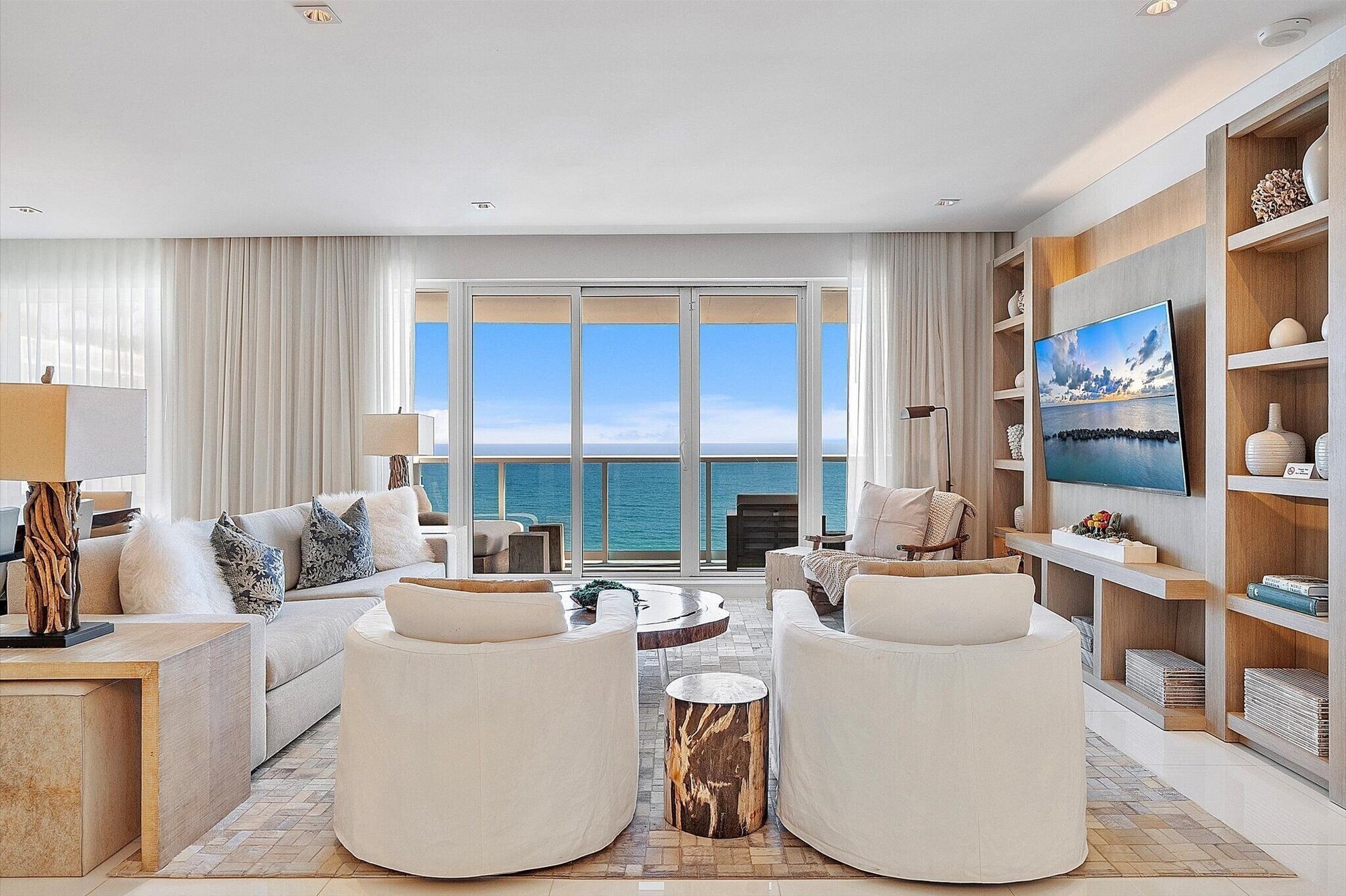 House Palmetto Miami: Stunning 4-Bedroom Luxury Apartment with Seaview, Miami Beach