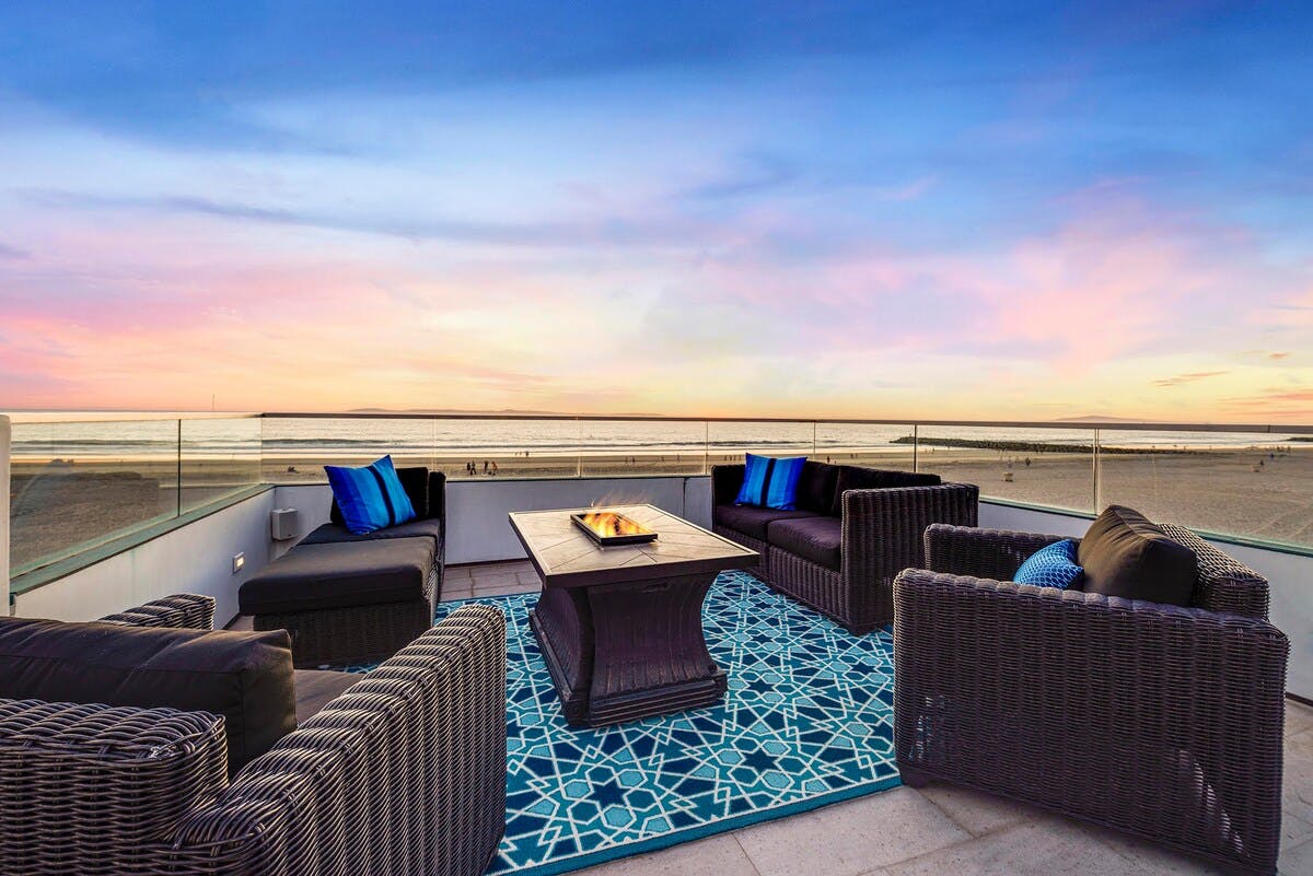 House Pelican Newport: Luxury 3-Bedroom Beachfront Villa with Seaview, Newport Beach