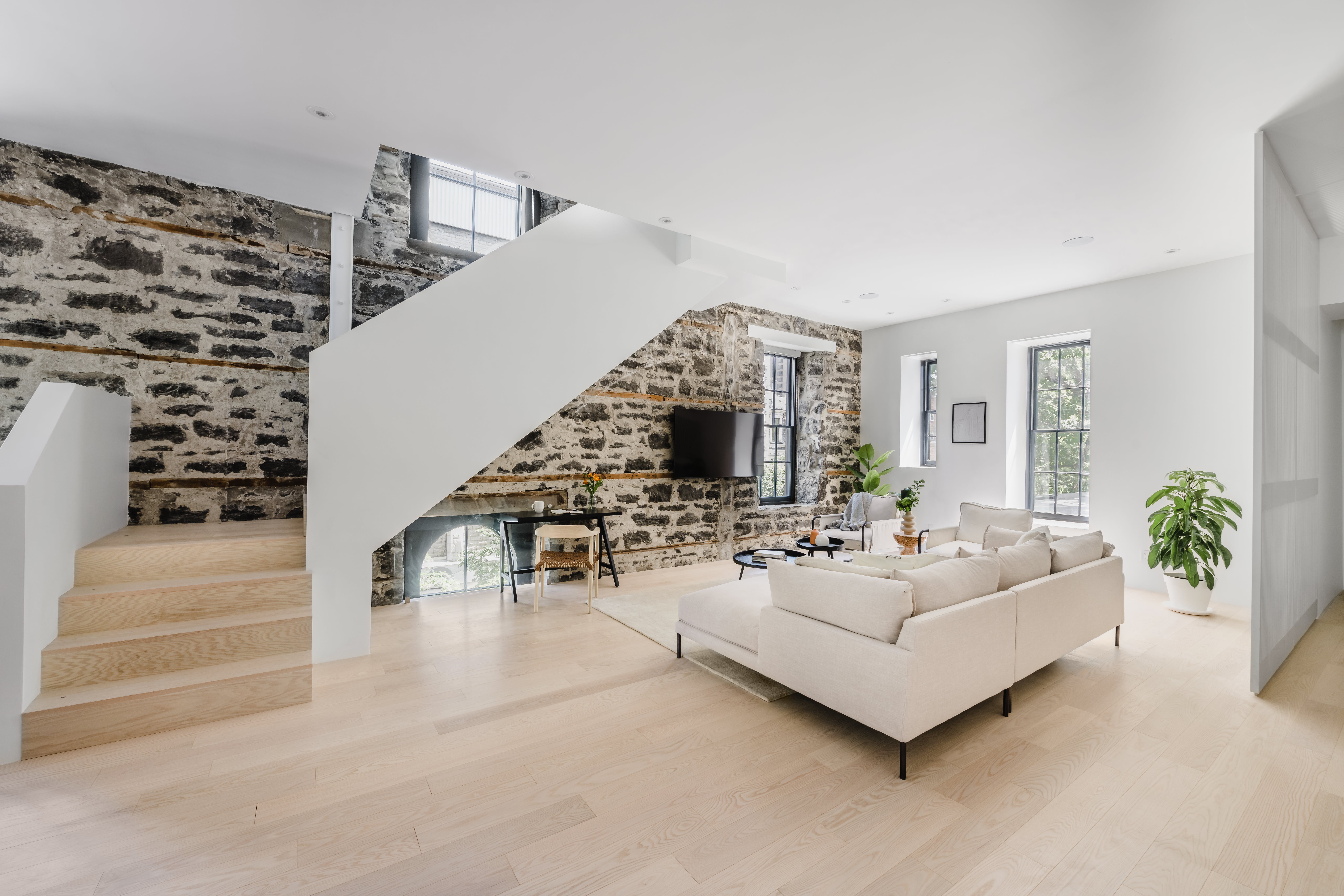 House Plateau Montreal: Spacious 3-Bedroom Luxury Apartment with Rooftop Terrace, Montreal