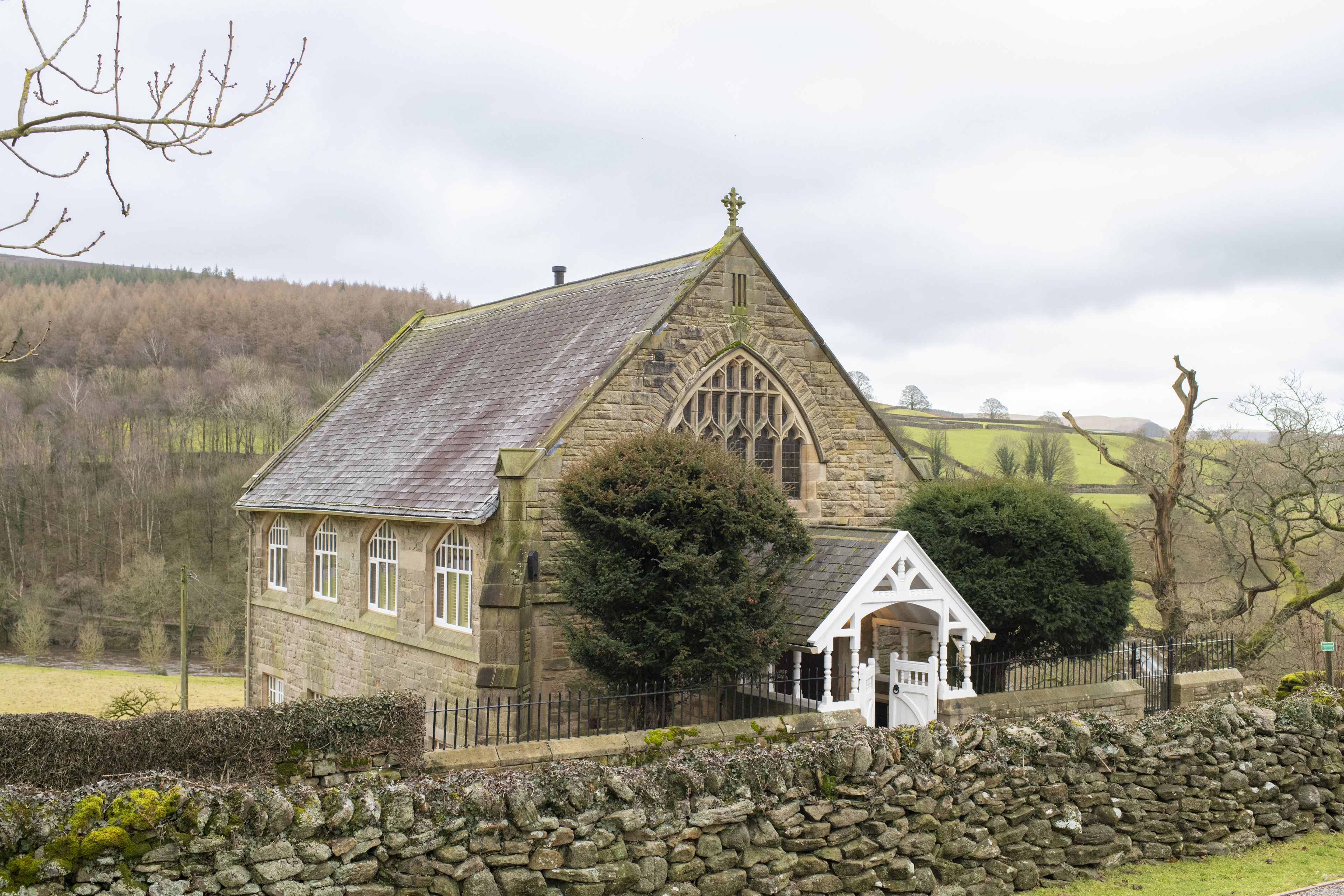 House Priory Wharfedale: Luxury 4-Bedroom Apartment with Hot Tub, North Yorkshire