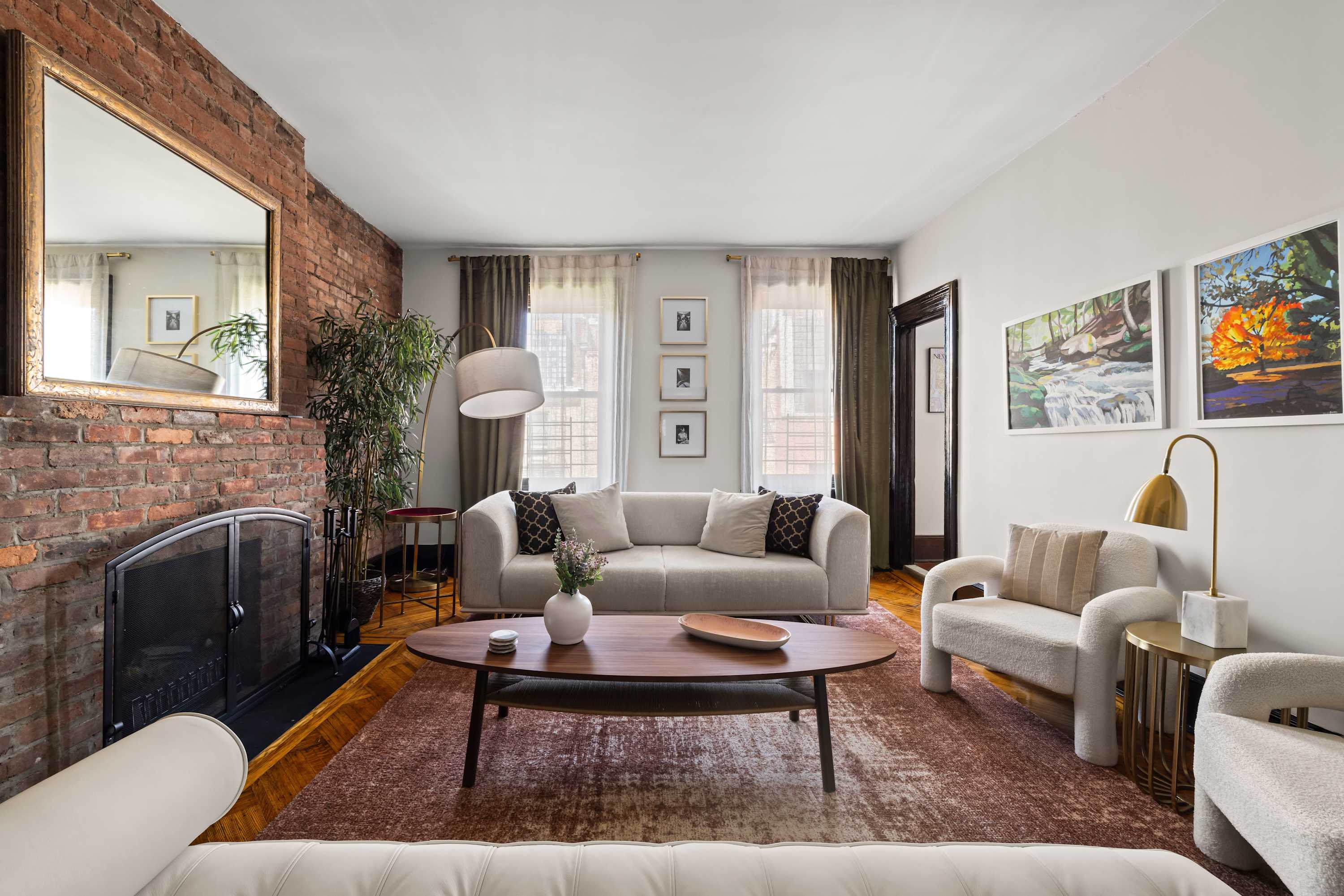 House Promenade Brooklyn: Elegant 4-Bedroom Apartment with Air-Con, Brooklyn Heights