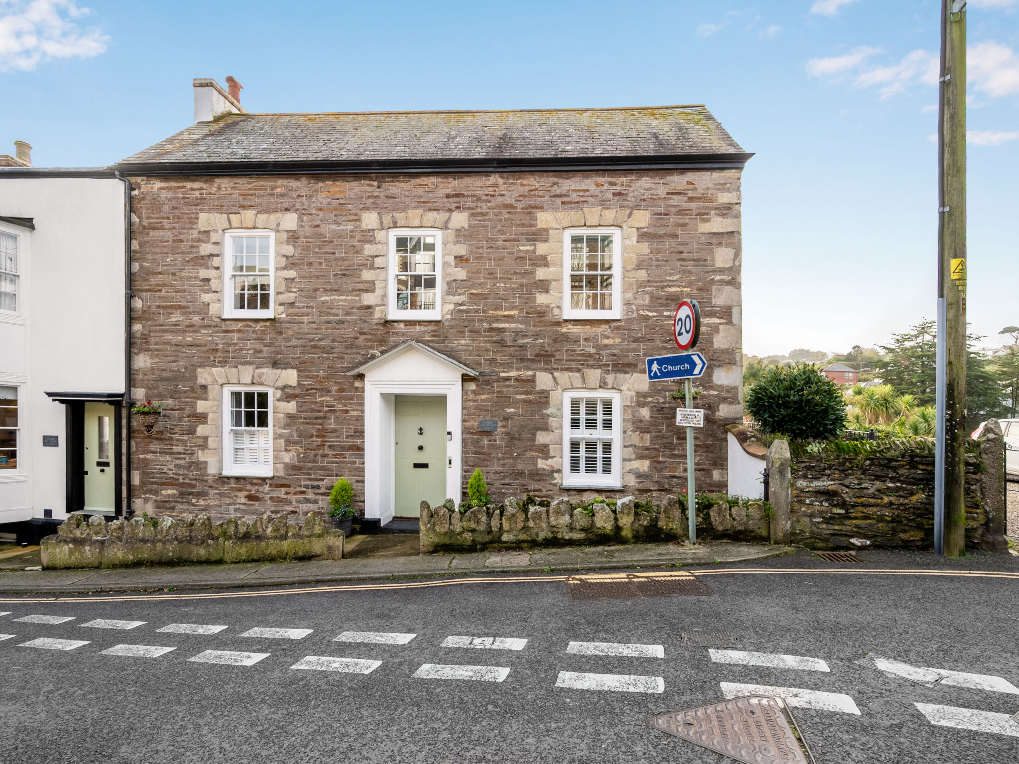 House Roseland Mevagissey: Spectacular 6-Bedroom Family House Near Harbour with Modern Amenities and Garden Terrace