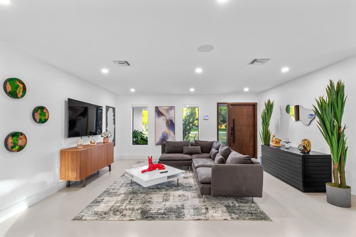 House Sabal Hollywood Hollywood: Luxury 4-Bedroom Villa with Pool and Tennis Court, Hollywood