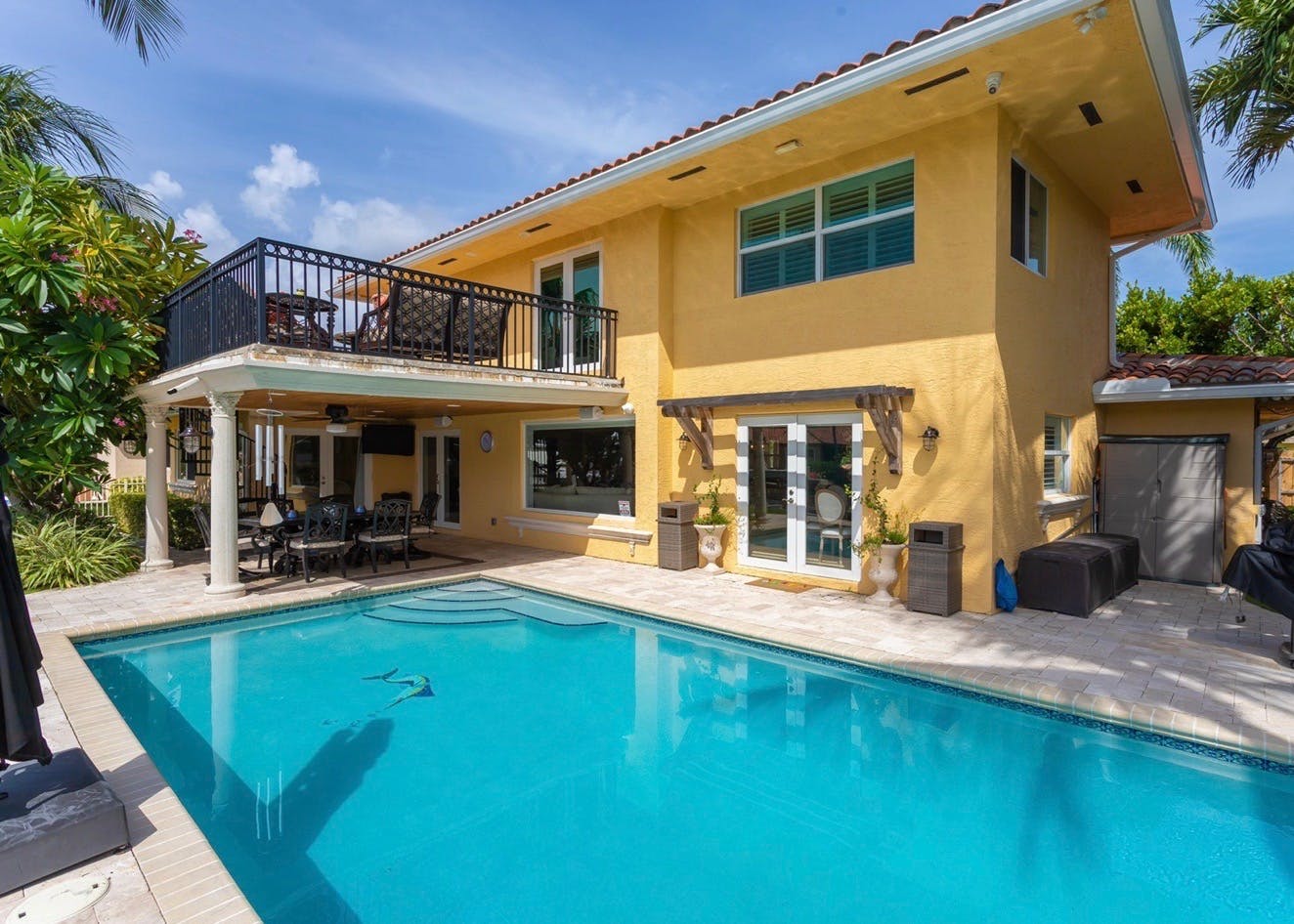 House Sabal Palm: Luxury 5-Bedroom Villa with Private Pool and Lake Views, Palm Beach