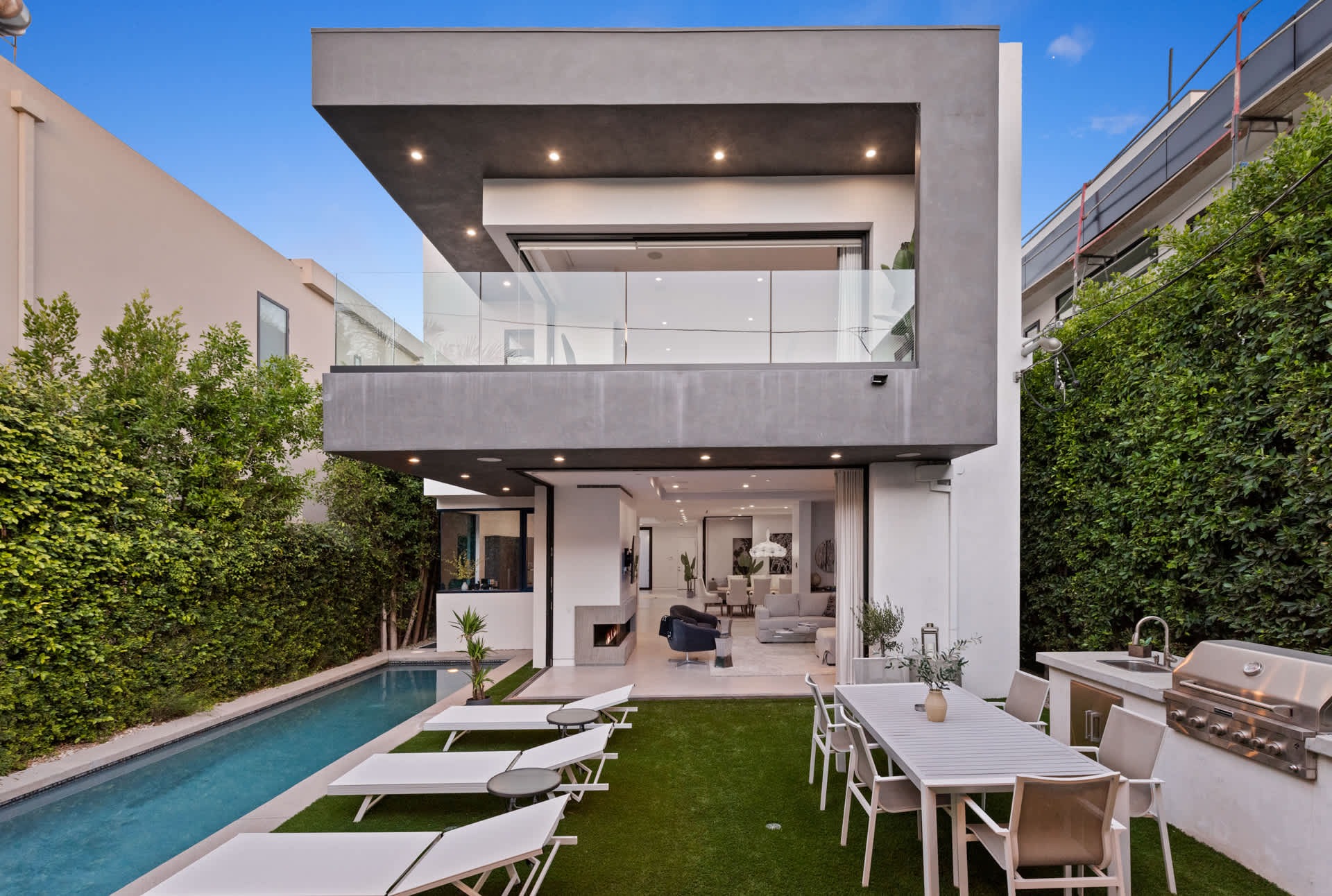 House Santa Monica West Hollywood: Luxury 5-Bedroom Villa with Pool and Hot Tub, West Hollywood
