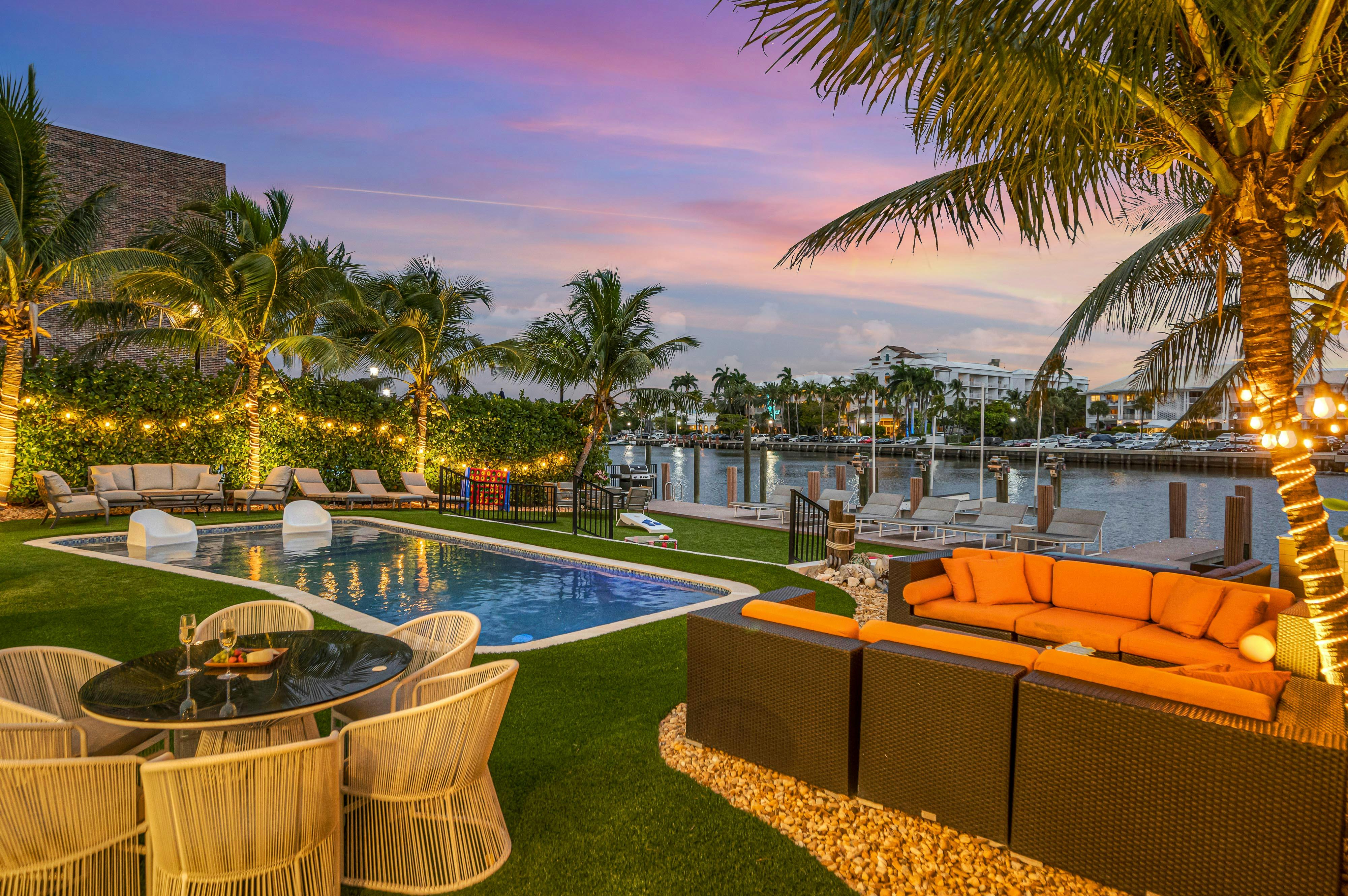 House Sawgrass FortLauderdale: Luxury 9-Bedroom House with Pool and Lake Views, Fort Lauderdale