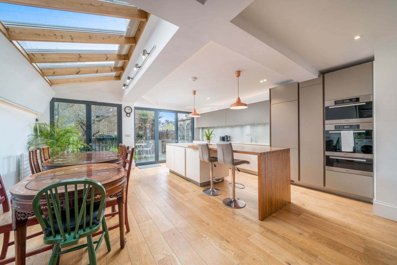 House Scrubs Grove: Spacious 6-Bedroom Luxury House in Ladbroke Grove, London
