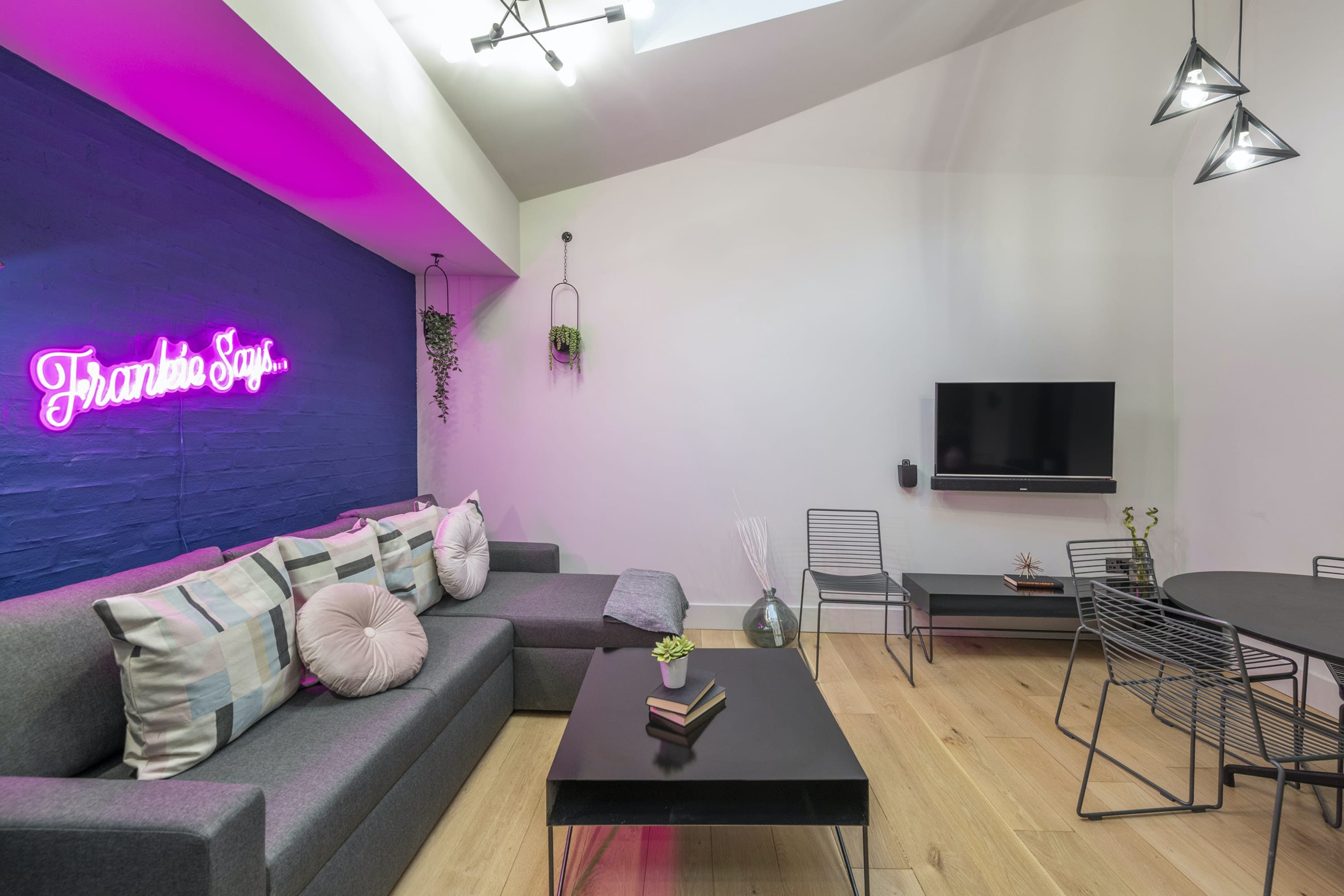 House Sirocco CoventGarden: 2-Bedroom Luxury Apartment with Spiral Staircase, Covent Garden