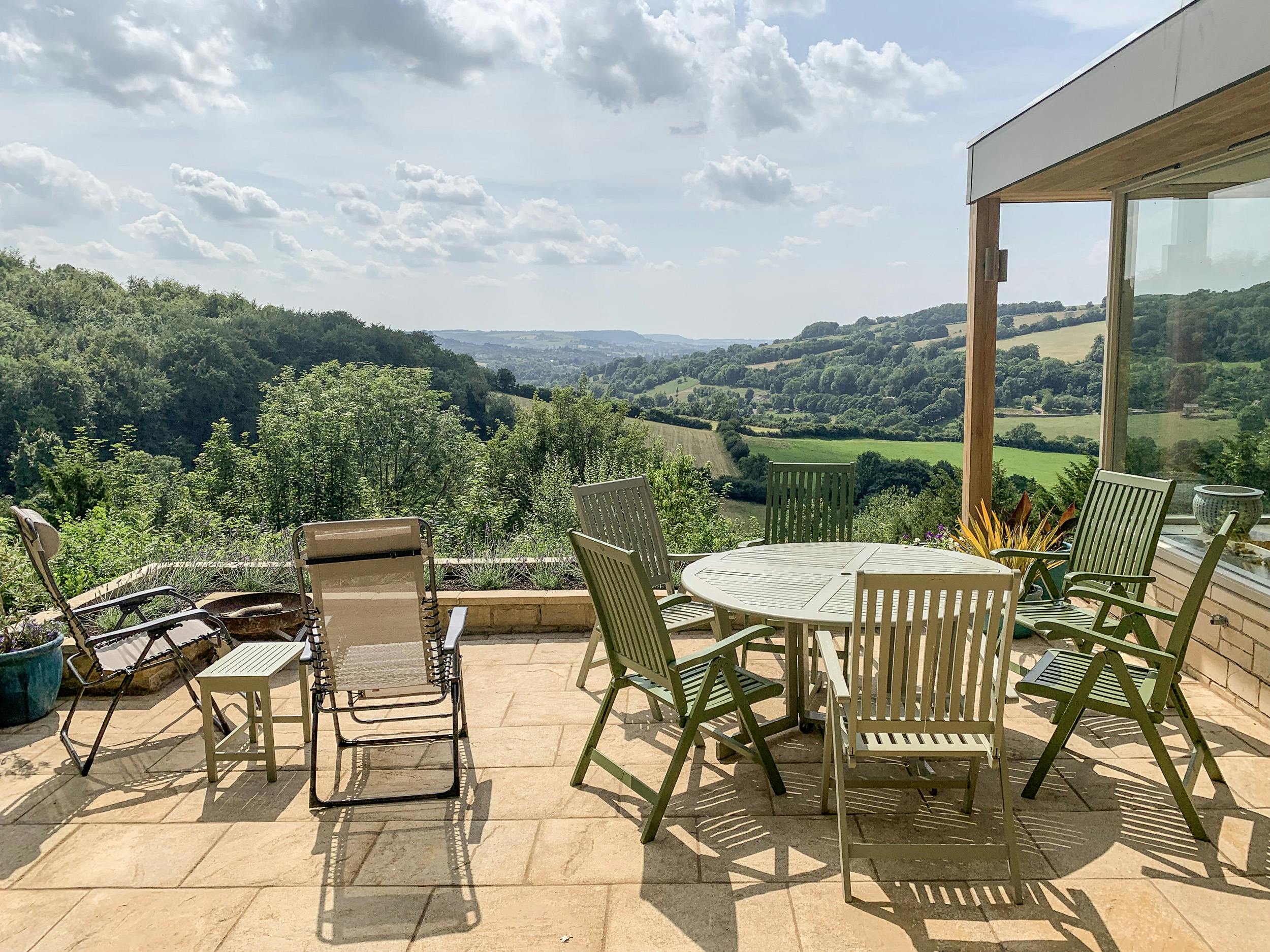 House Sladcombe Stroud: Luxury 3-Bedroom House with Woodland Views and Family-Friendly Features, The Cotswolds