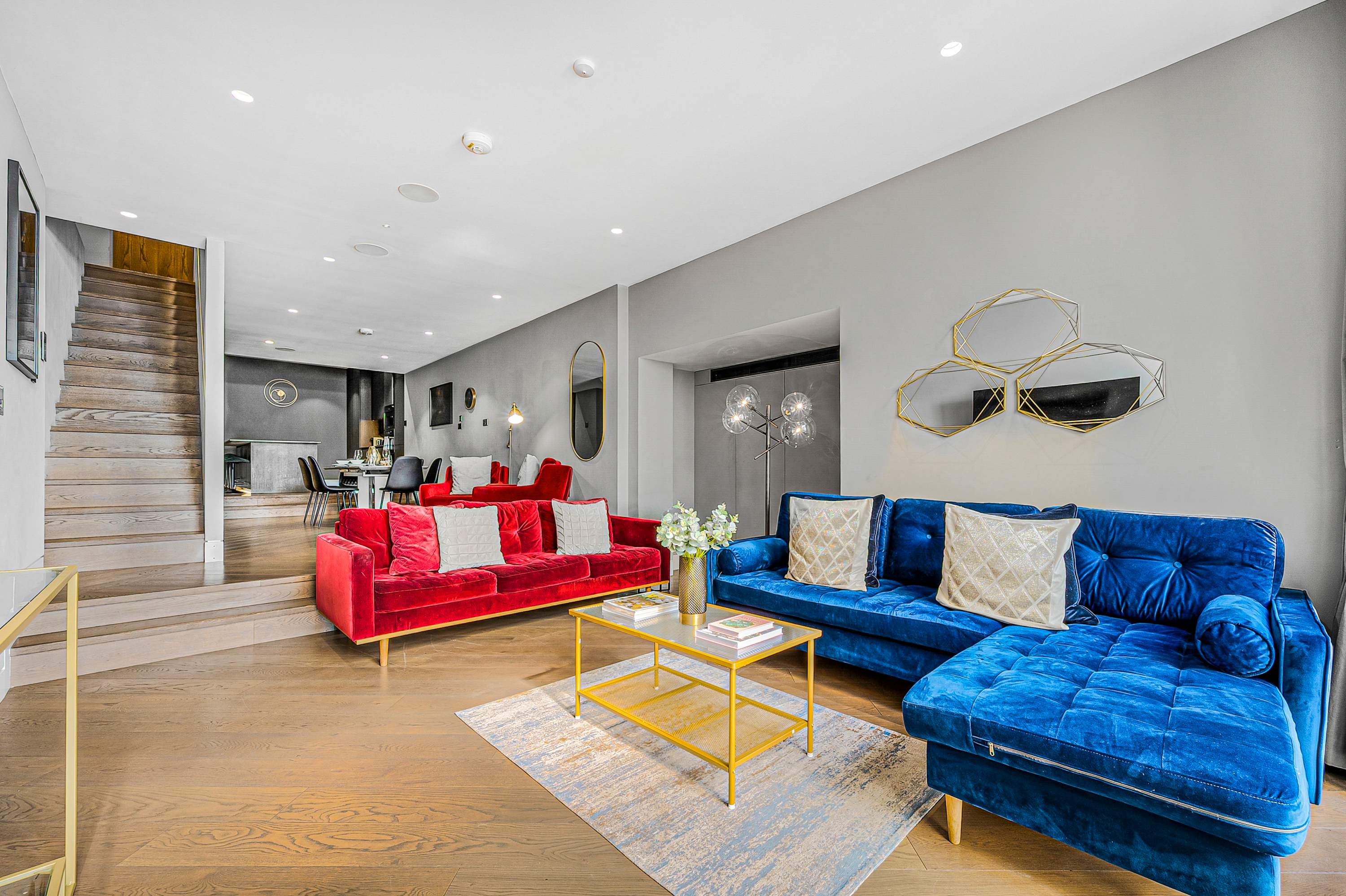 House Soho London: Elegant 2-Bedroom Townhouse with Air-Con, The West End