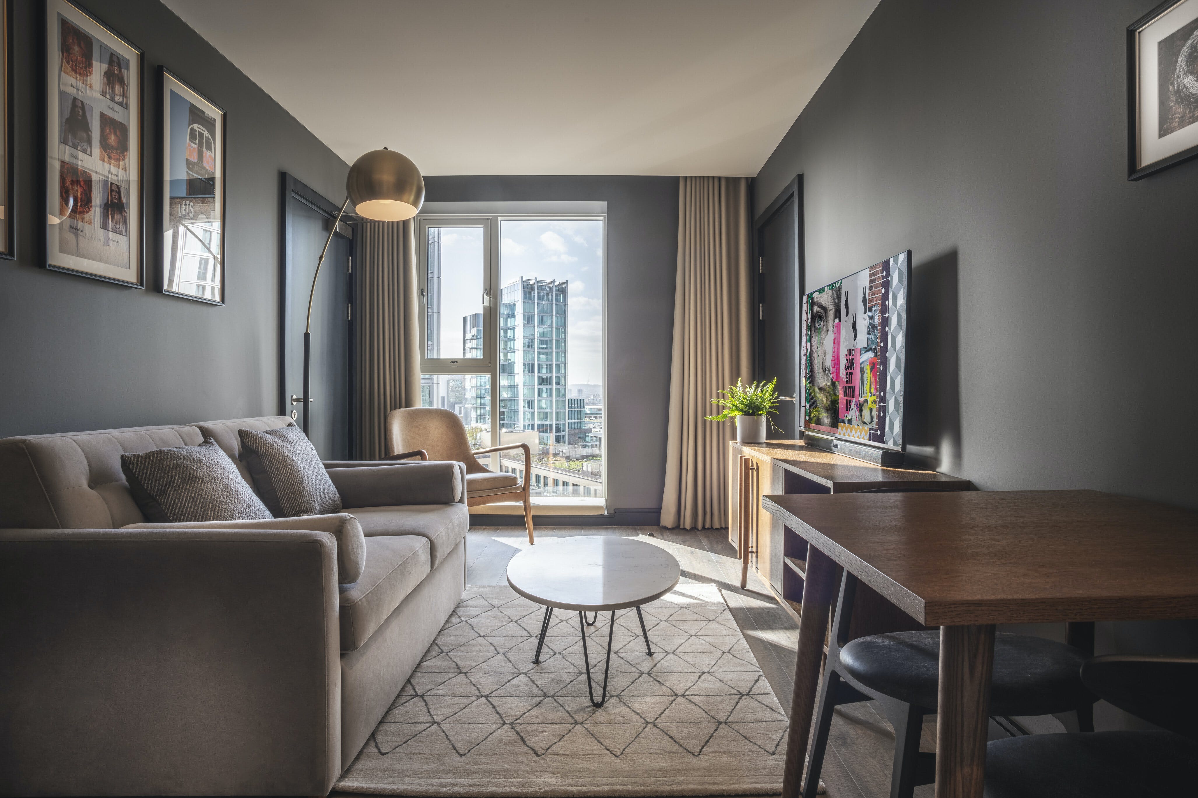 House St Katharine Wapping: Opulent 1-Bedroom Apartment with Gym Access, Wapping