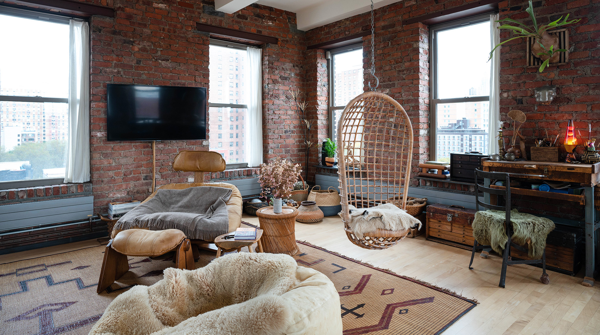 House Tenement Lower East Side: Stylish 1-Bedroom Loft with Panoramic Views, Lower East Side