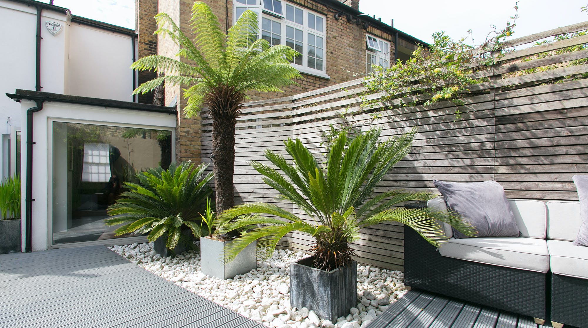 House Thames SouthBank: Luxury 2-Bedroom Townhouse with Cozy Interiors, South Bank, London