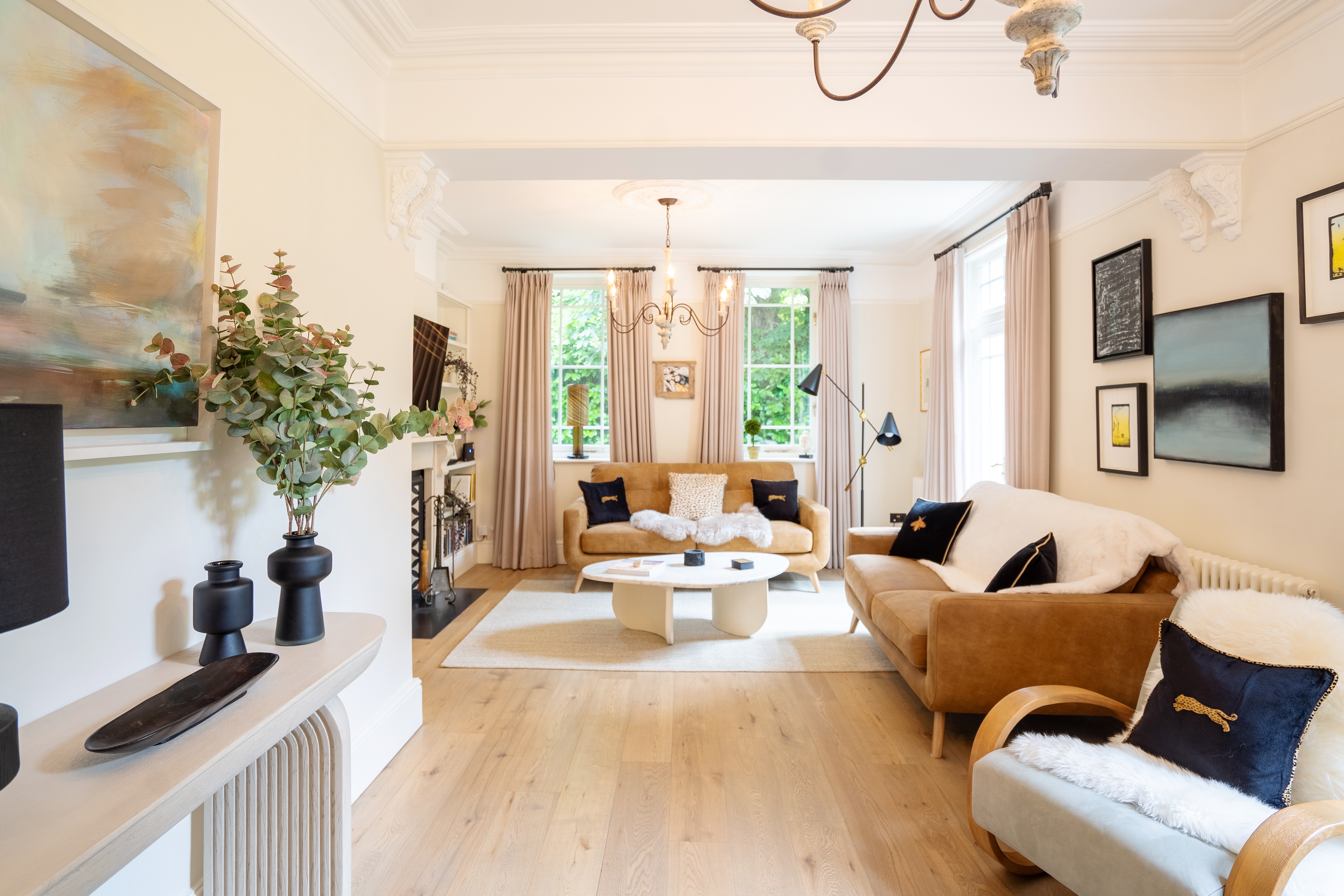 House Thames Windsor Windsor: Elegant 5-Bedroom Townhouse for Families, Windsor