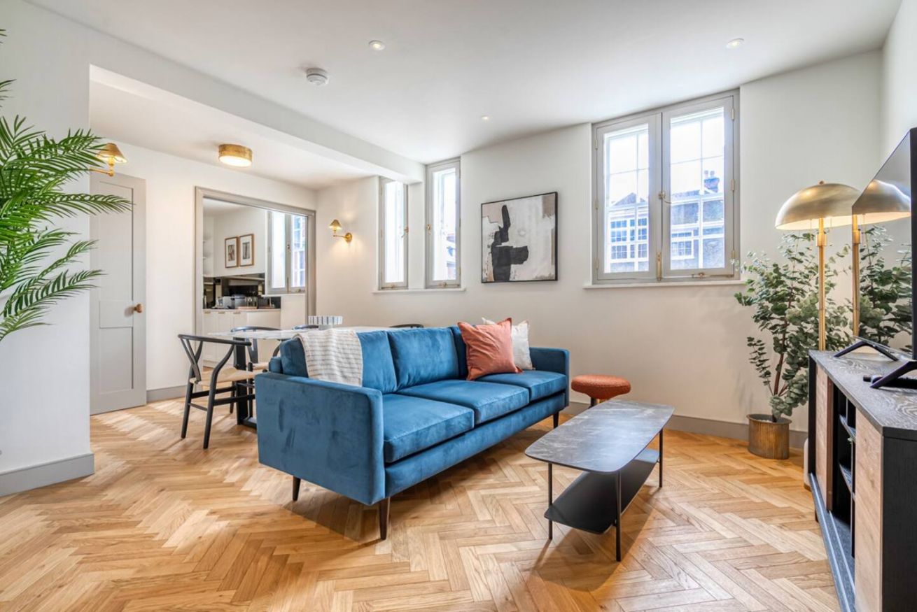 House Thorney Westminster Westminster: Sophisticated 2-Bedroom Apartment with Communal Courtyard, Westminster