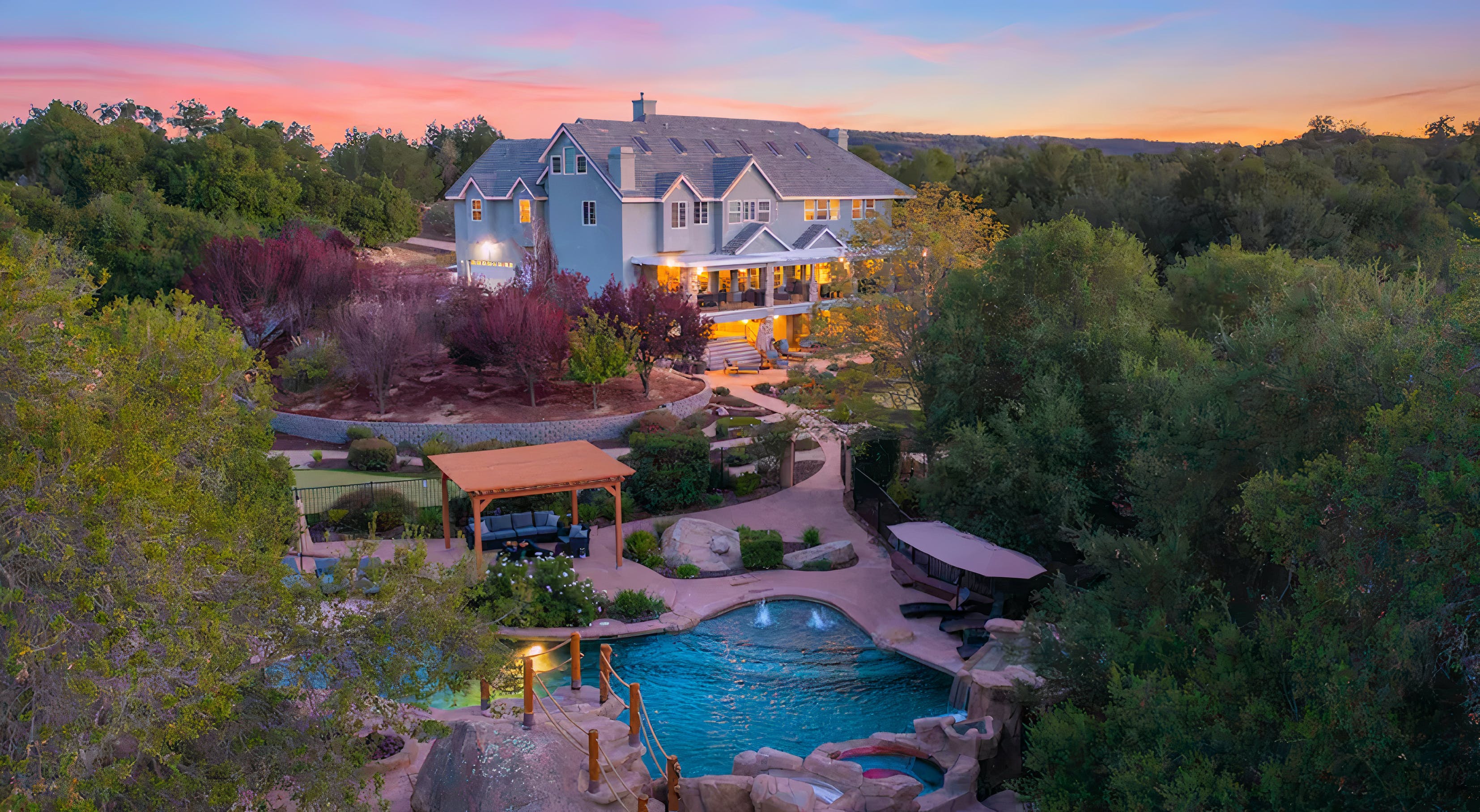 House Viento Temecula: Luxury 8-Bedroom Apartment with Pool and Seaview, Sausalito